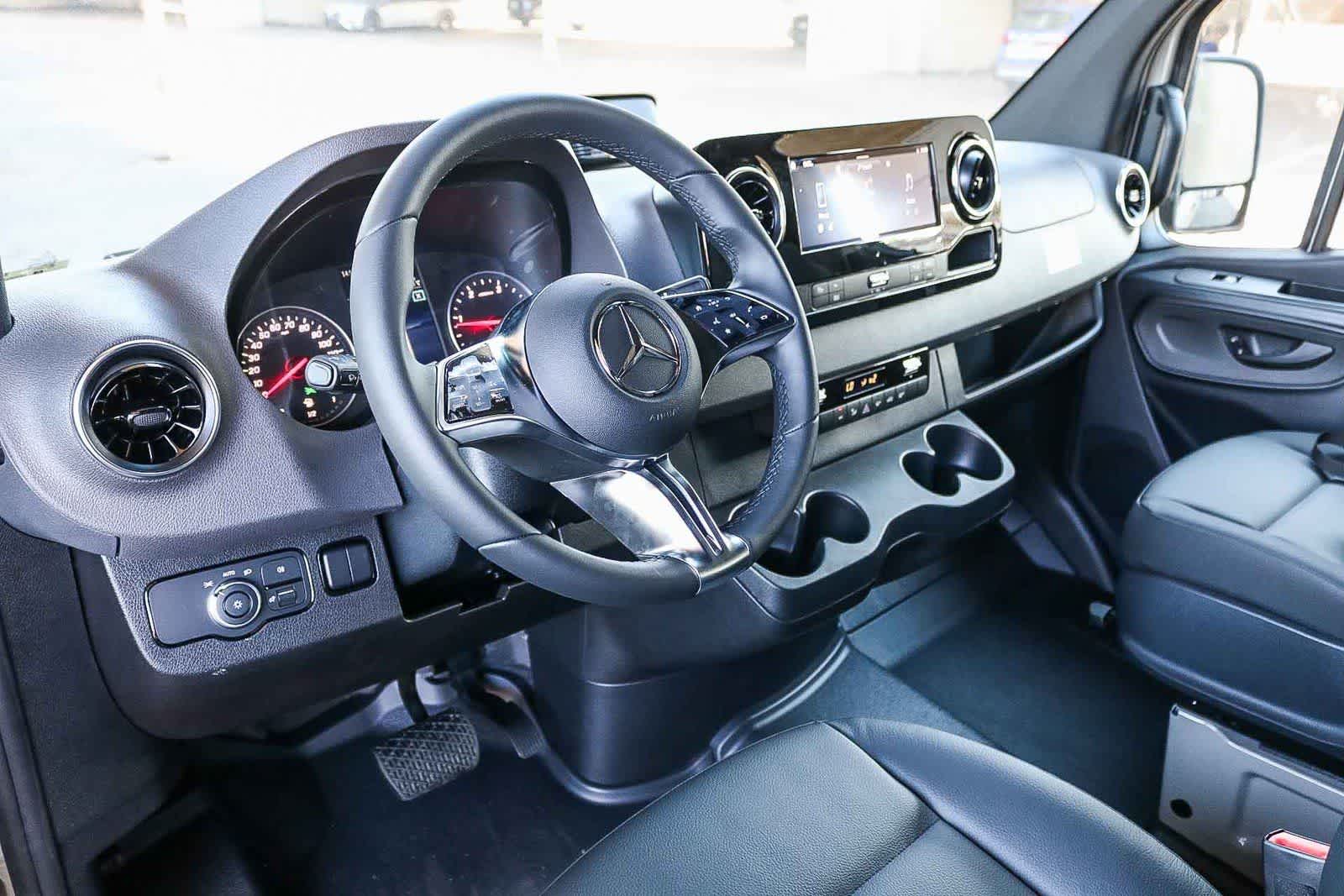 Thumbnail: 2026 Mercedes-Benz Sprinter - 12