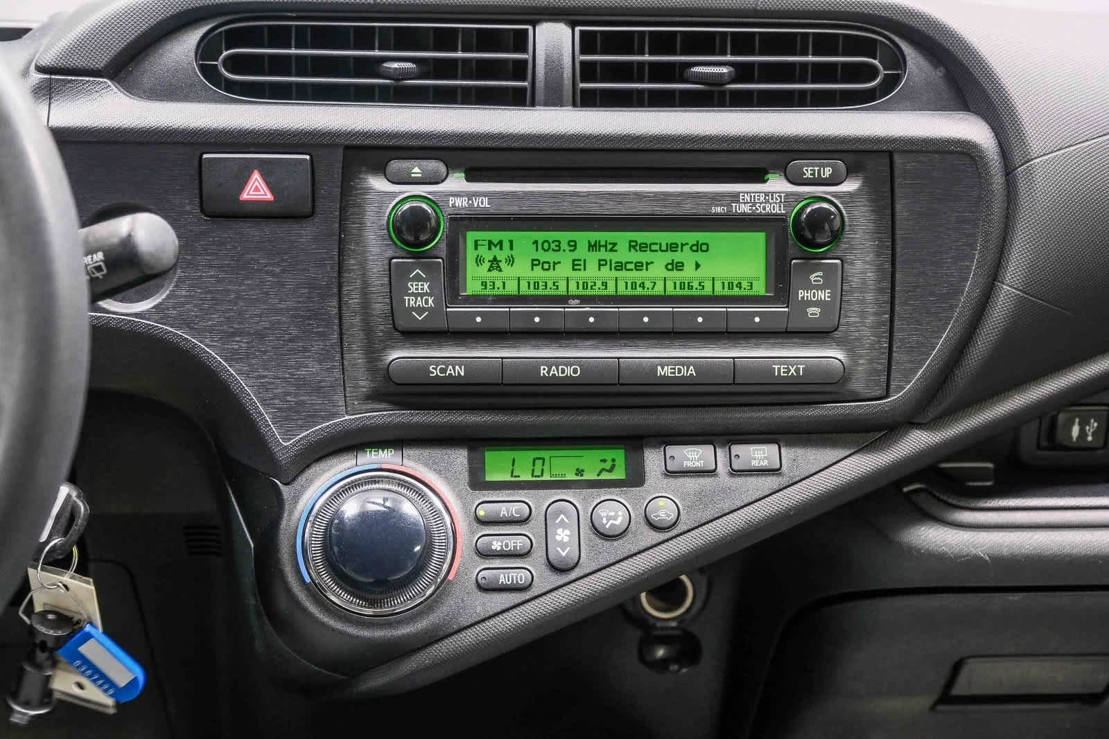 Thumbnail: 2014 Toyota Prius c - 14