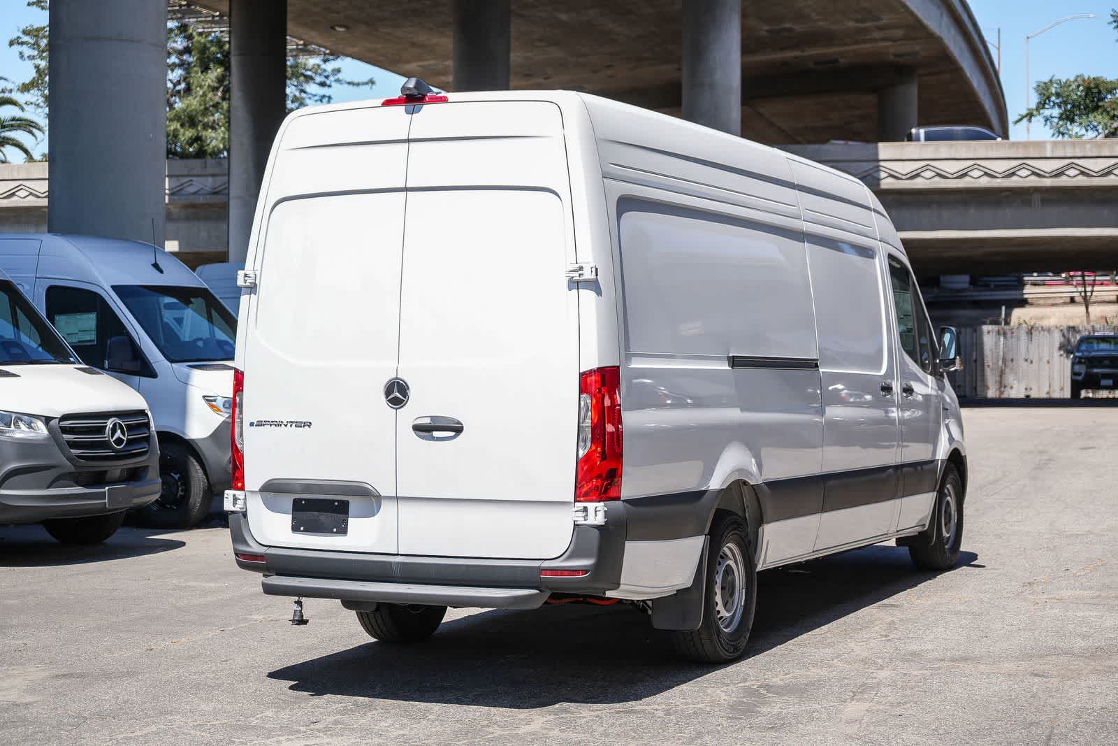 Thumbnail: 2025 Mercedes-Benz eSprinter - 7