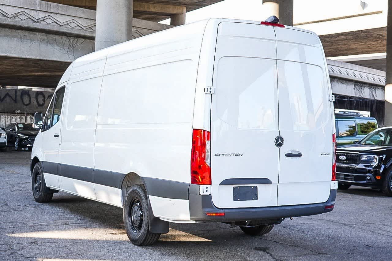 Thumbnail: 2026 Mercedes-Benz Sprinter - 8