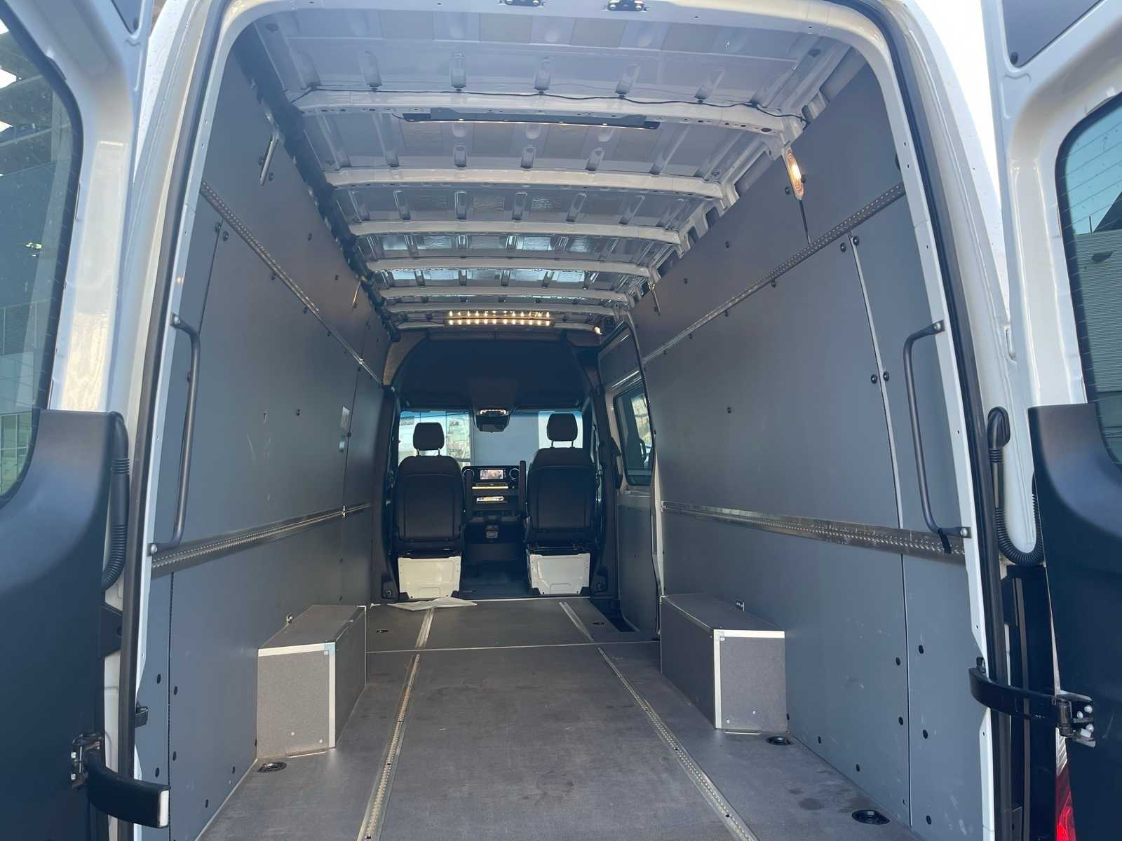 Thumbnail: 2024 Mercedes-Benz Sprinter - 3