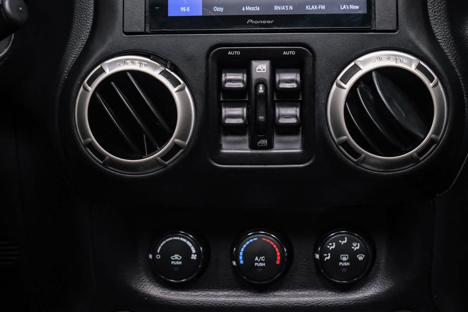 Thumbnail: 2018 Jeep Wrangler - 15