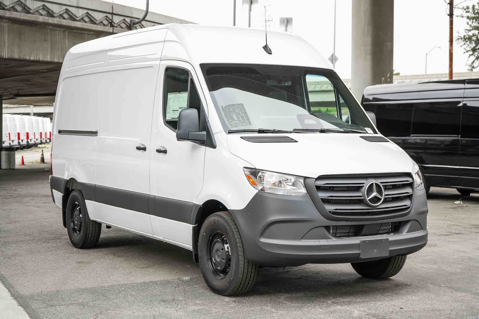 Thumbnail: 2026 Mercedes-Benz Sprinter - 3