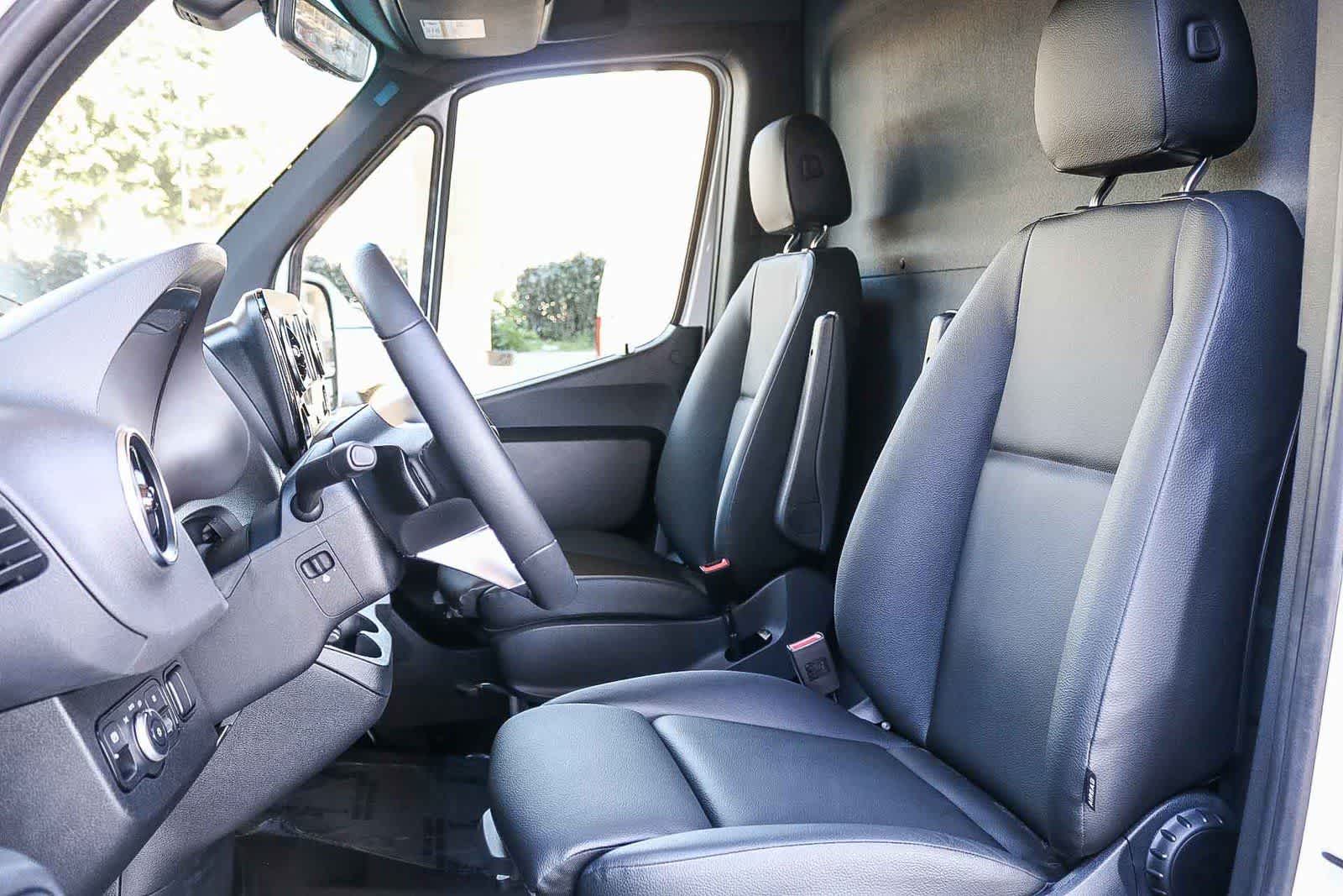 Thumbnail: 2024 Mercedes-Benz eSprinter - 17