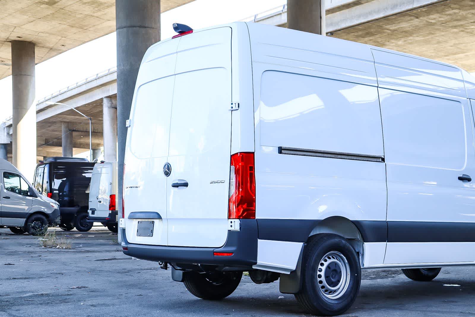 Thumbnail: 2026 Mercedes-Benz Sprinter - 9