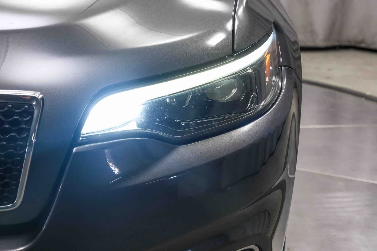 Thumbnail: 2019 Jeep Cherokee - 12