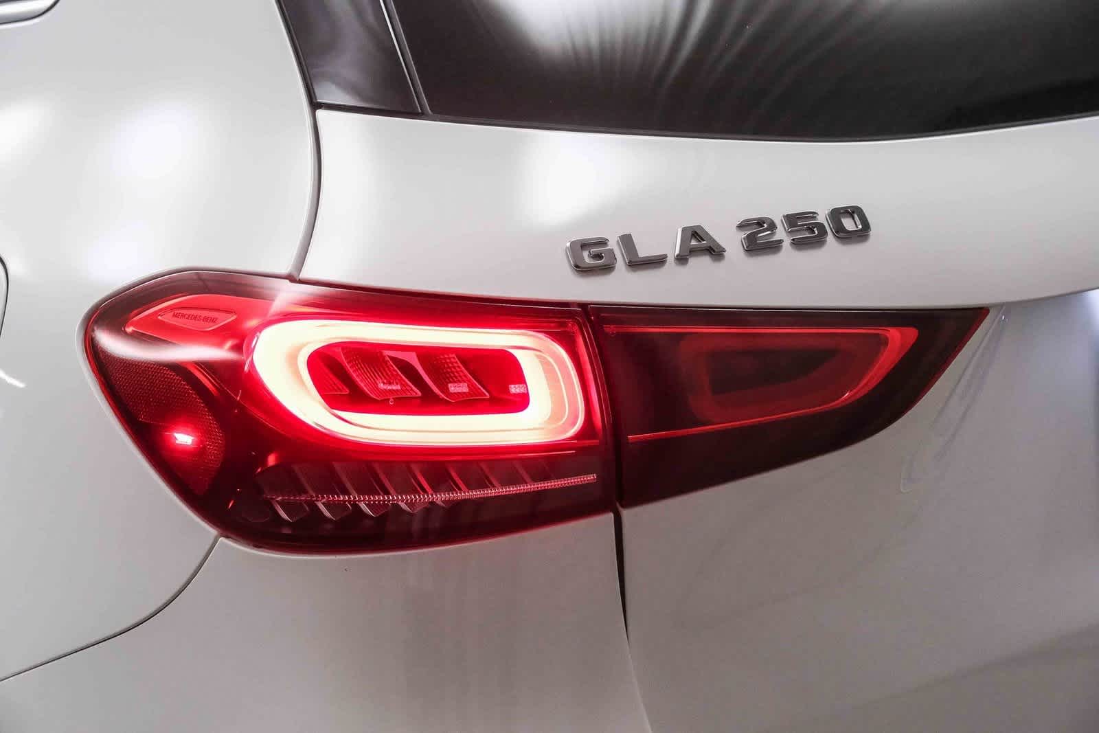 Thumbnail: 2022 Mercedes-Benz GLA - 7