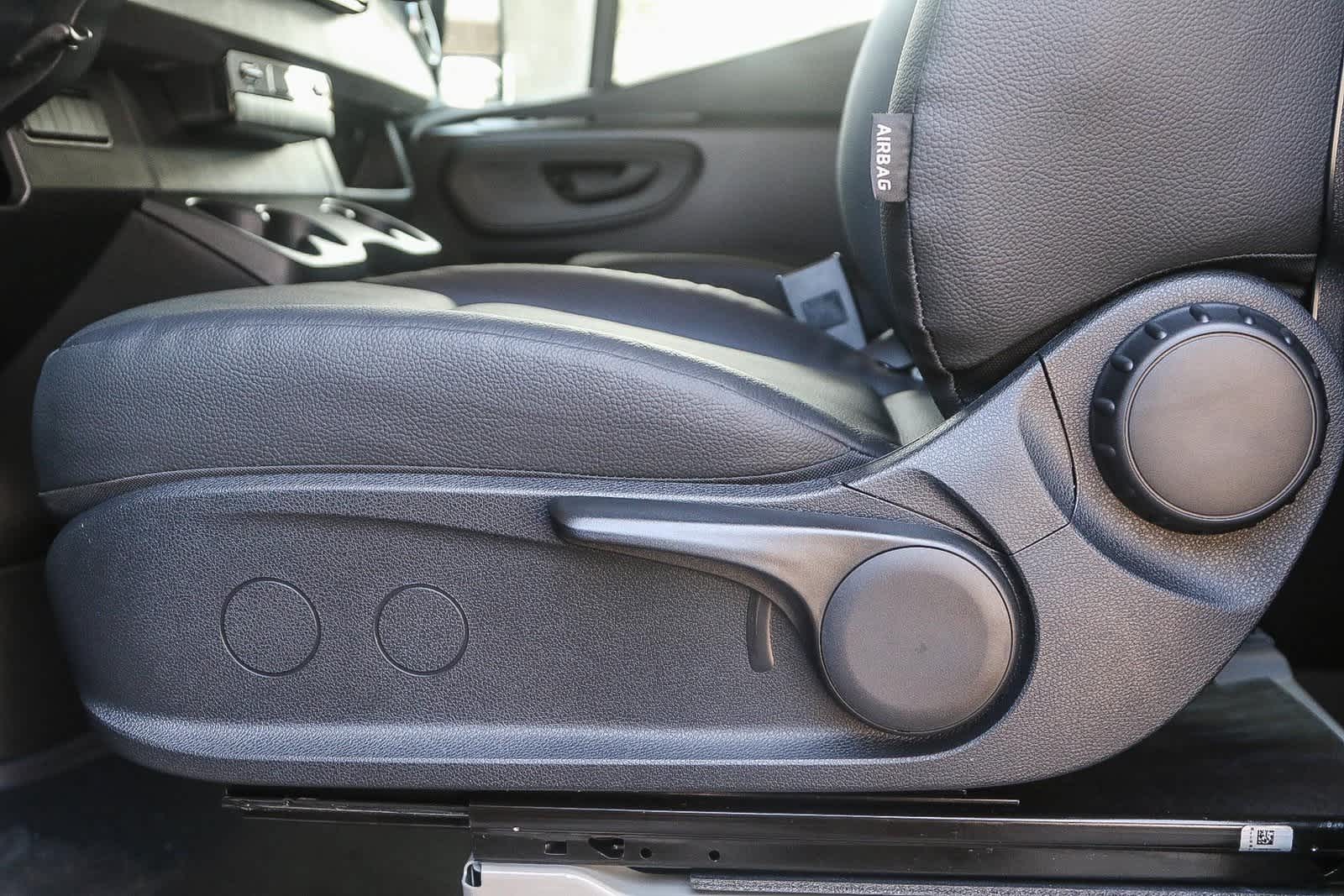 Thumbnail: 2025 Mercedes-Benz Sprinter - 18