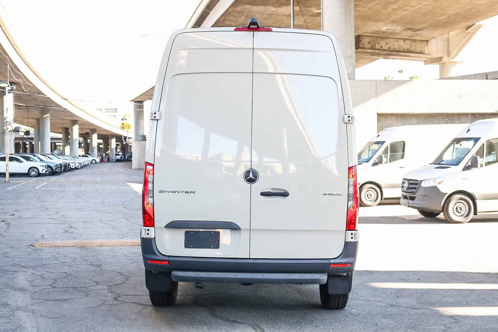 Thumbnail: 2025 Mercedes-Benz Sprinter - 7