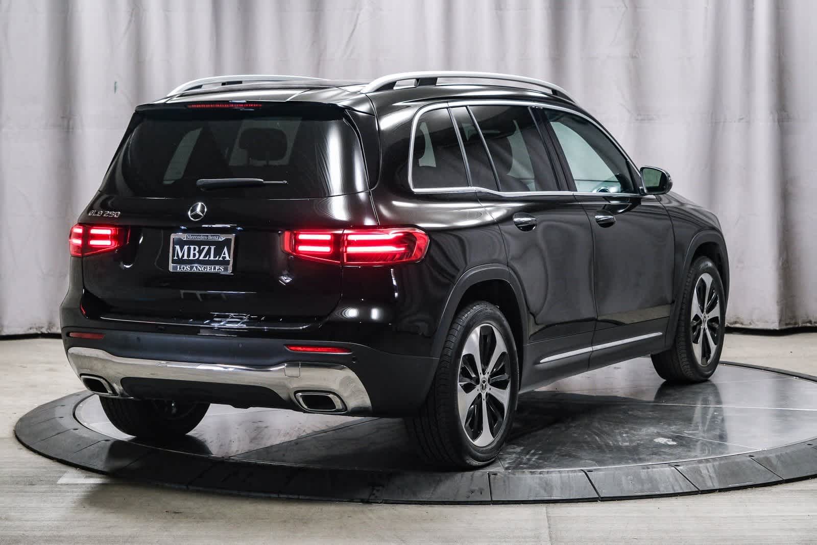 Thumbnail: 2025 Mercedes-Benz GLB - 4