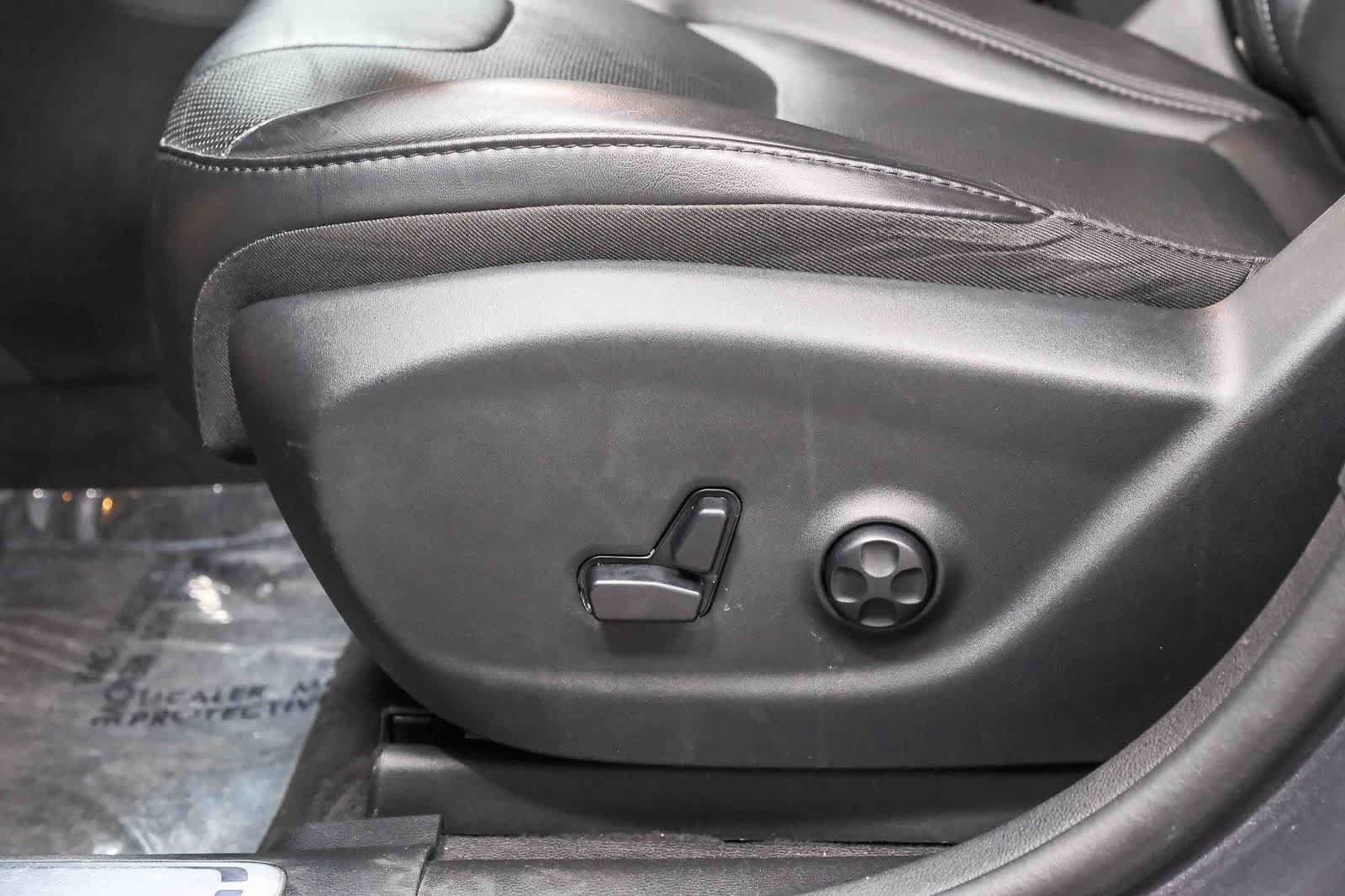 Thumbnail: 2019 Jeep Cherokee - 23