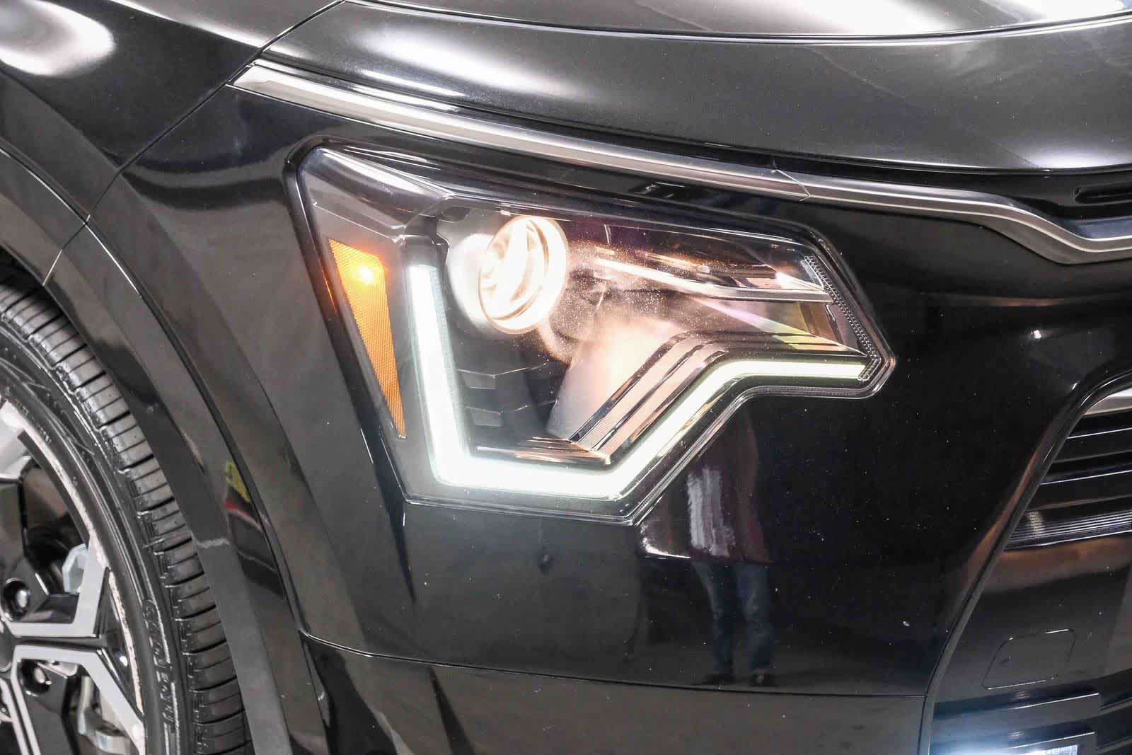 Thumbnail: 2023 Kia Niro - 13