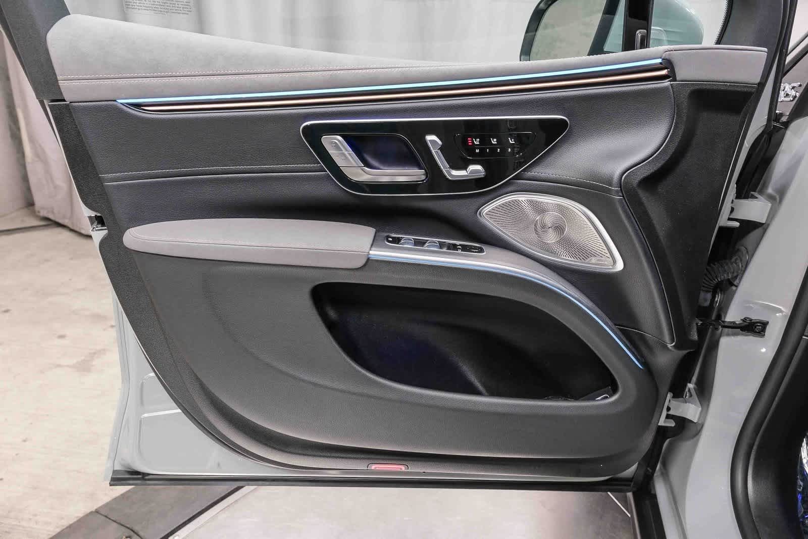 Thumbnail: 2023 Mercedes-Benz EQS - 18