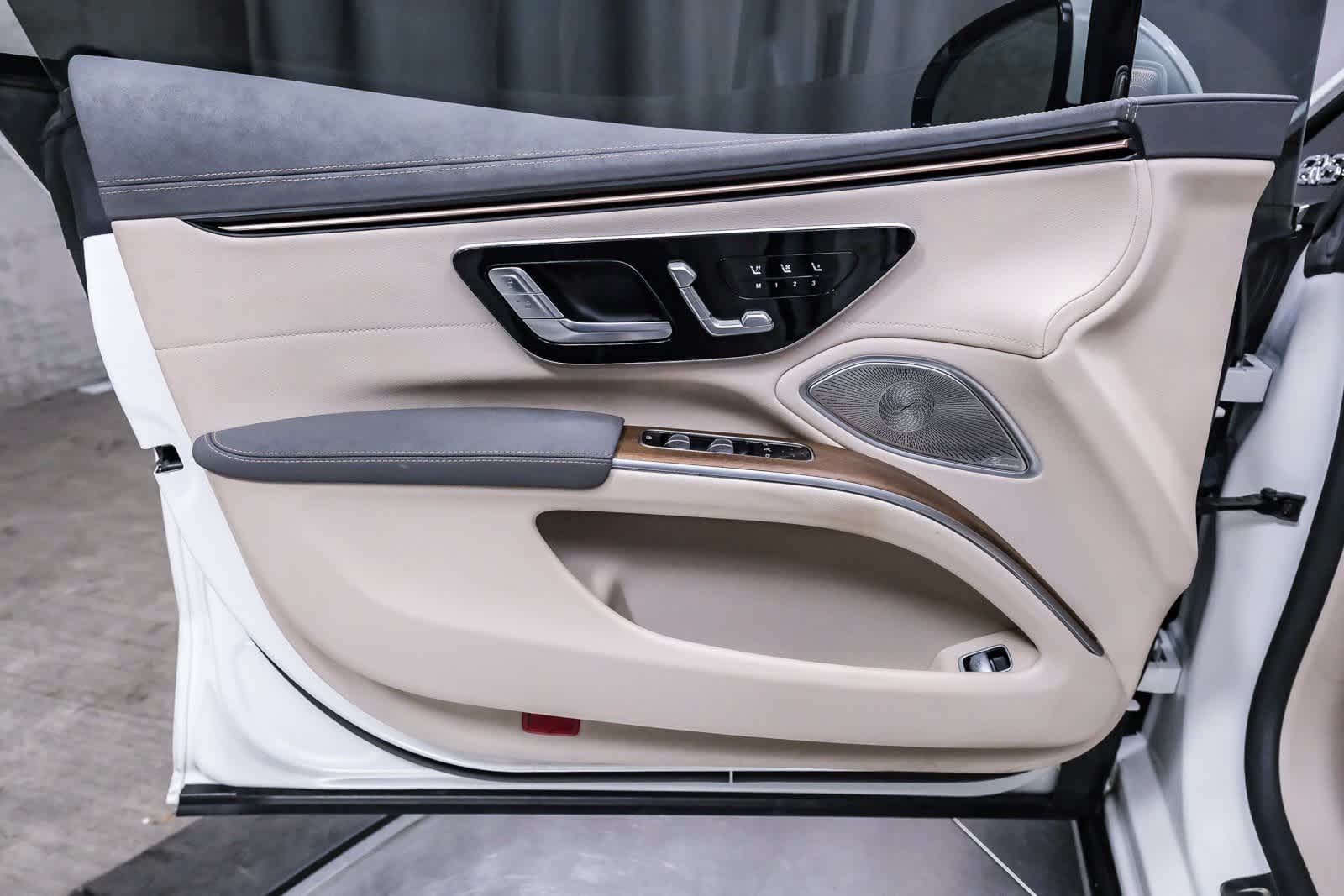 Thumbnail: 2023 Mercedes-Benz EQS - 21