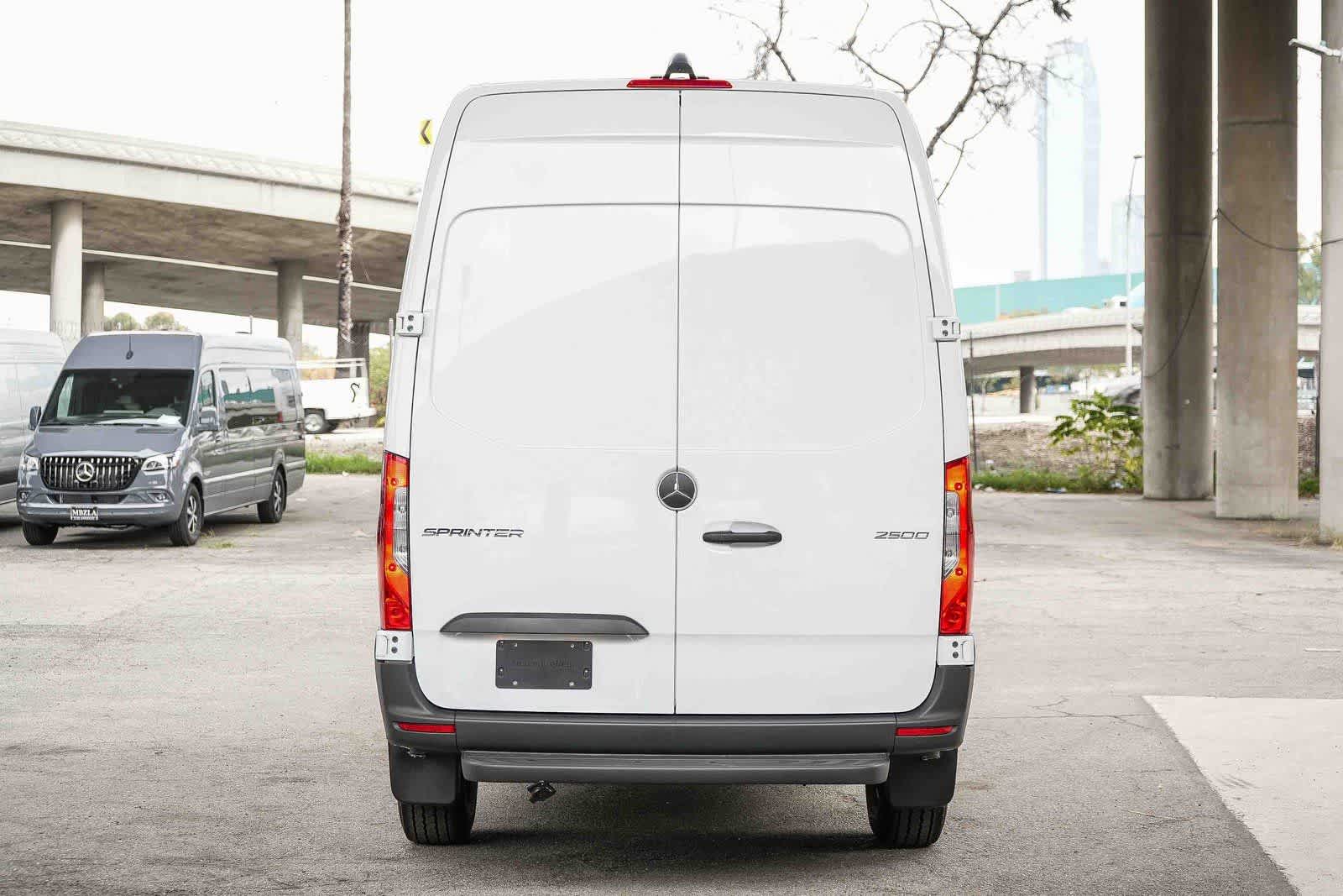 Thumbnail: 2026 Mercedes-Benz Sprinter - 7