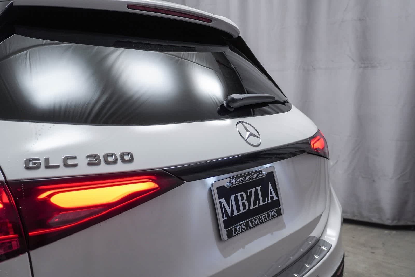 2025 Mercedes-Benz GLC 300 12