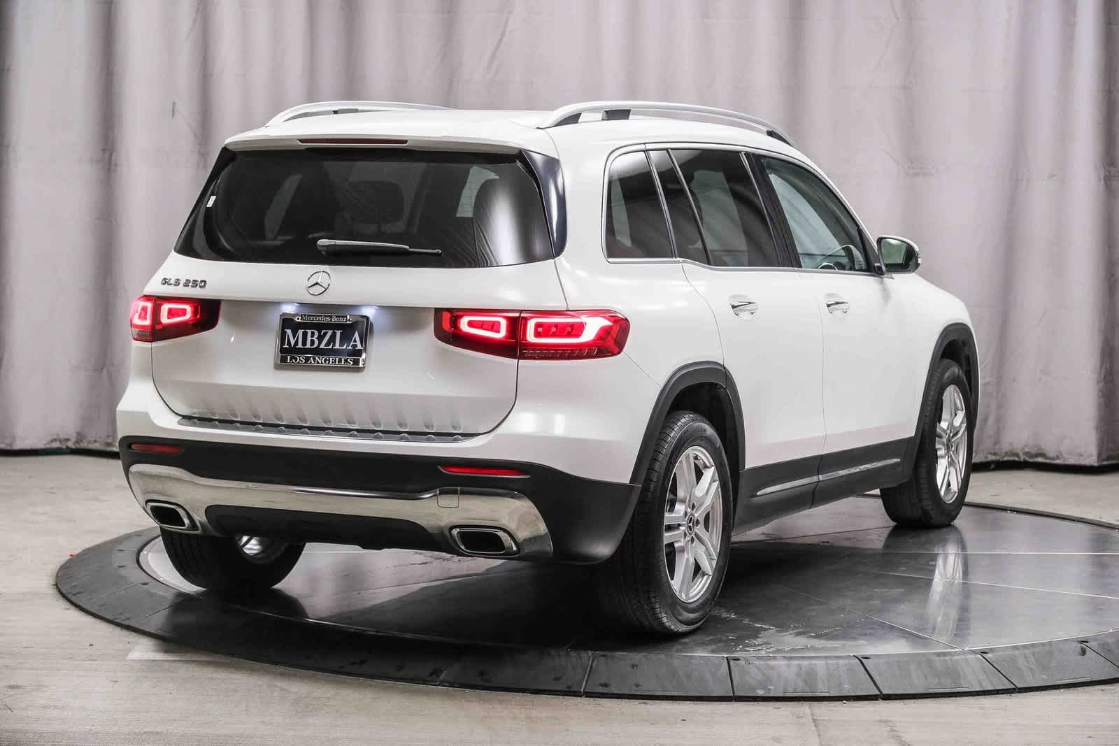 Thumbnail: 2022 Mercedes-Benz GLB - 4