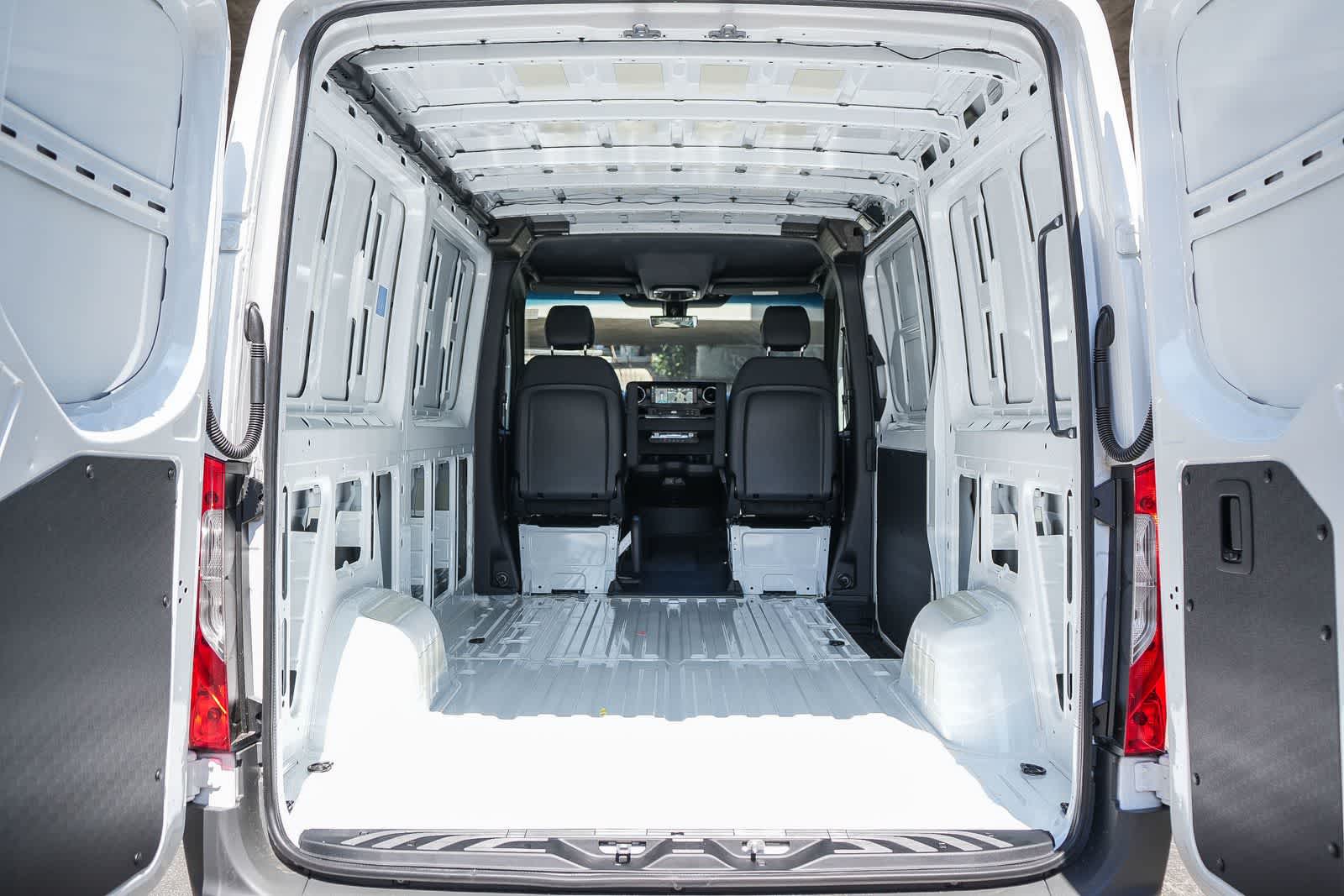 Thumbnail: 2026 Mercedes-Benz Sprinter - 32
