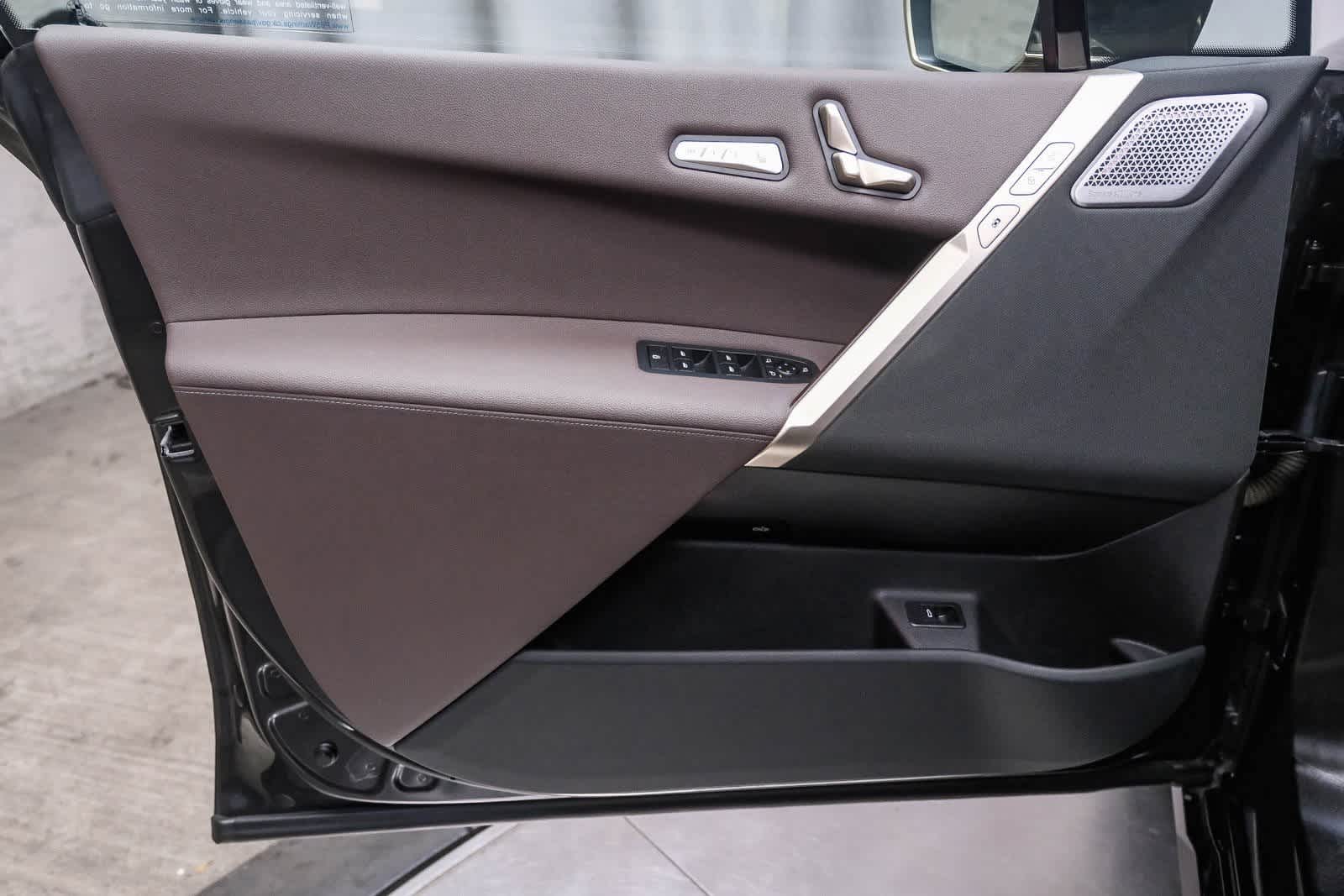 Thumbnail: 2023 BMW iX - 21