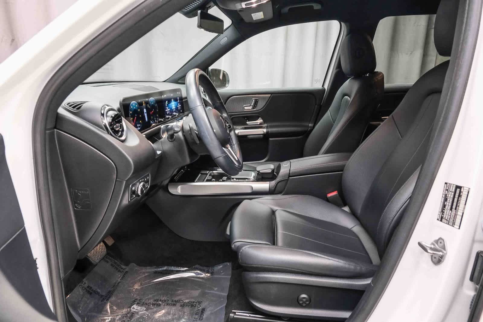 Thumbnail: 2022 Mercedes-Benz GLB - 17