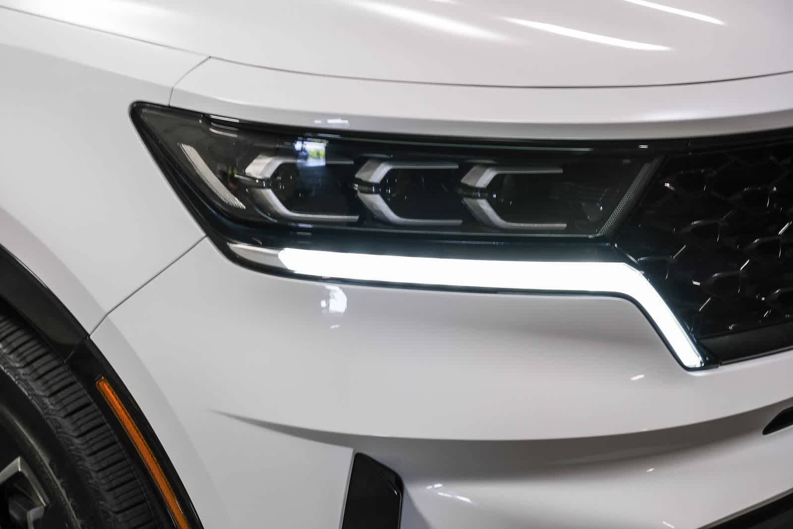 Thumbnail: 2023 Kia Sorento - 12