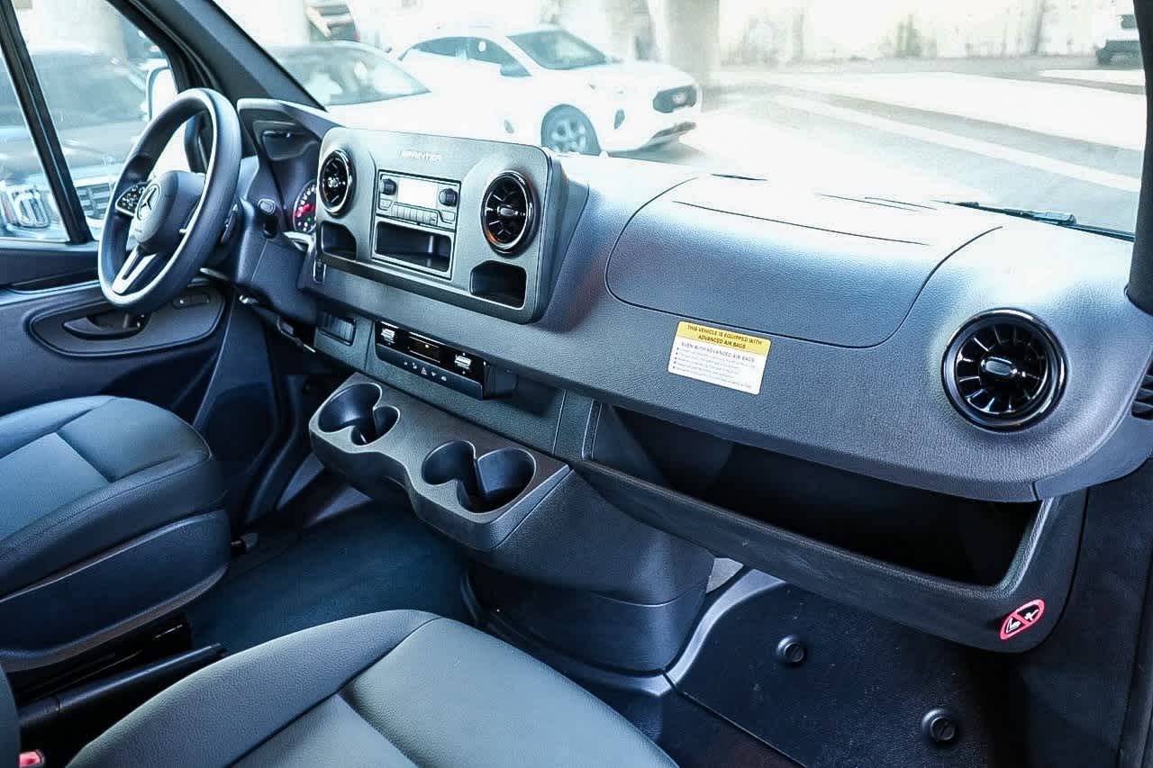 Thumbnail: 2024 Mercedes-Benz Sprinter - 13