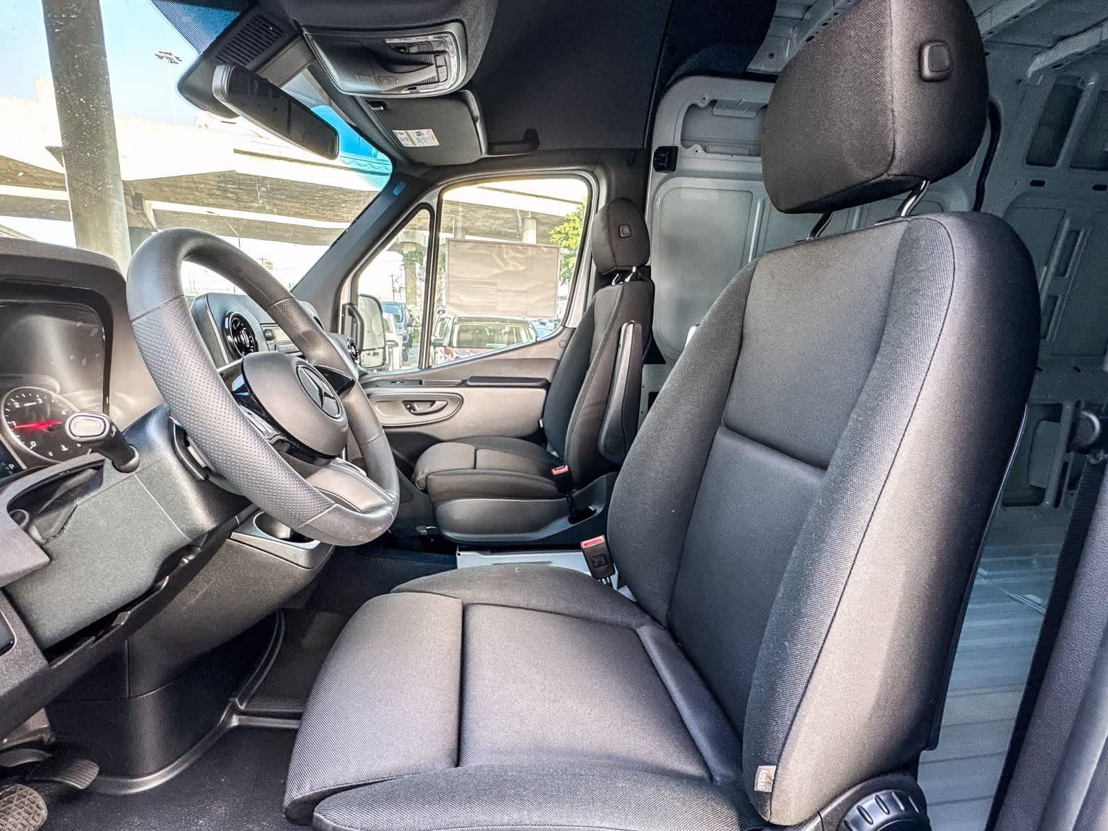 Thumbnail: 2026 Mercedes-Benz Sprinter - 16