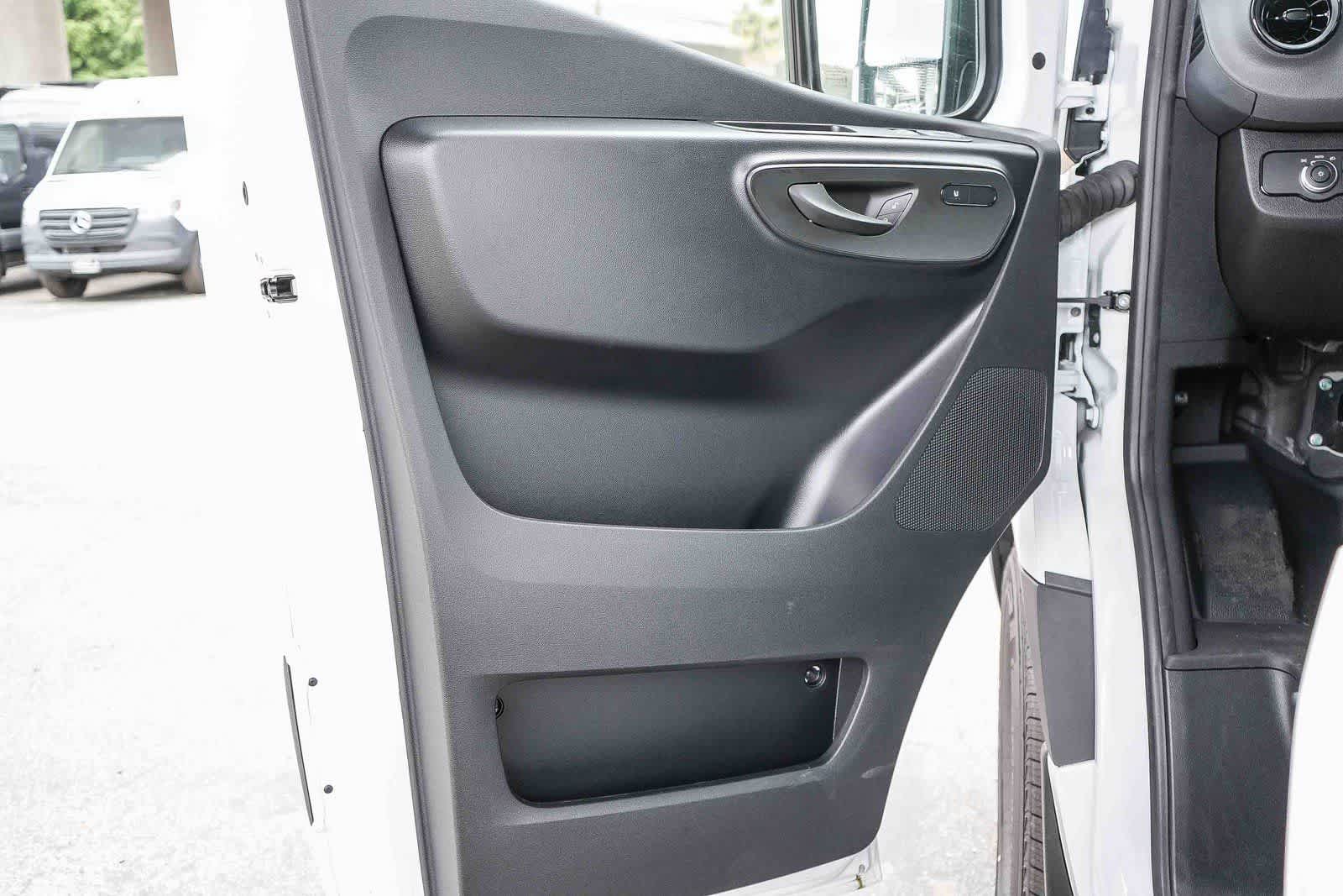 Thumbnail: 2026 Mercedes-Benz Sprinter - 17