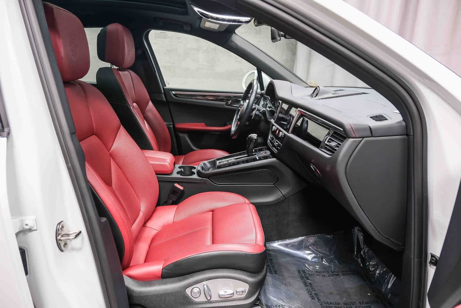 Thumbnail: 2024 Porsche Macan - 16