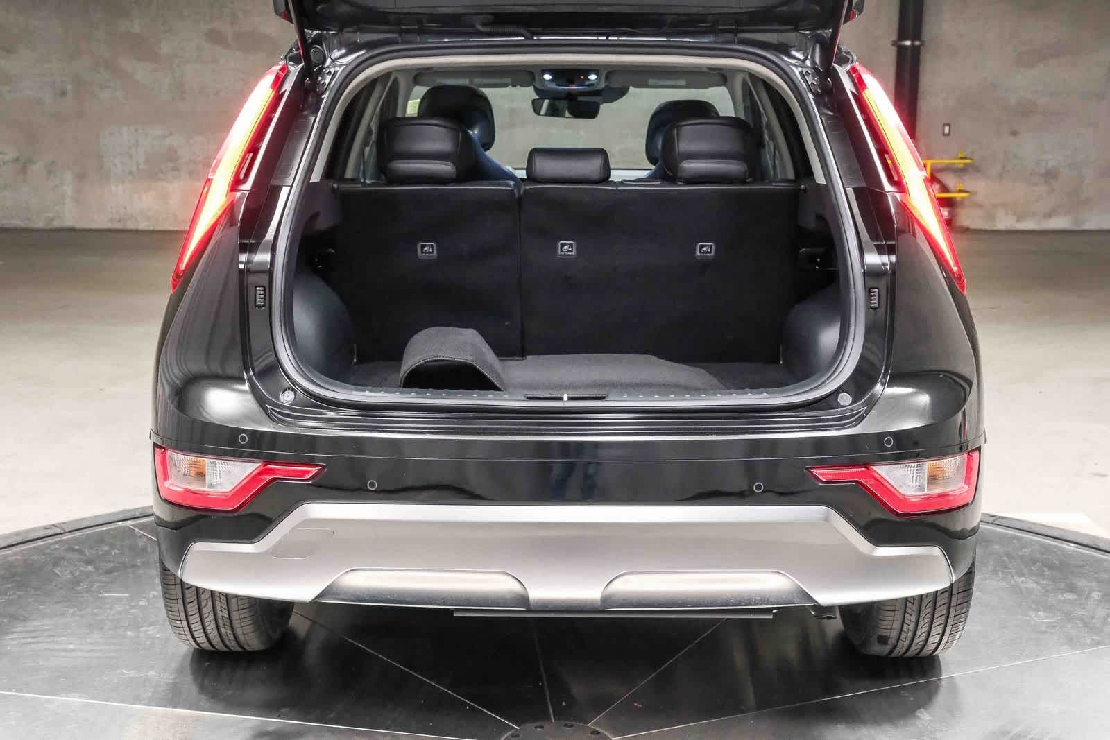 Thumbnail: 2023 Kia Niro - 29