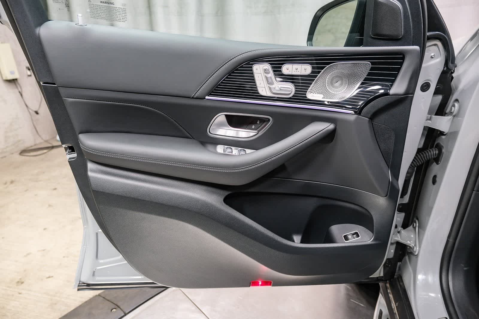 Thumbnail: 2025 Mercedes-Benz GLS - 23