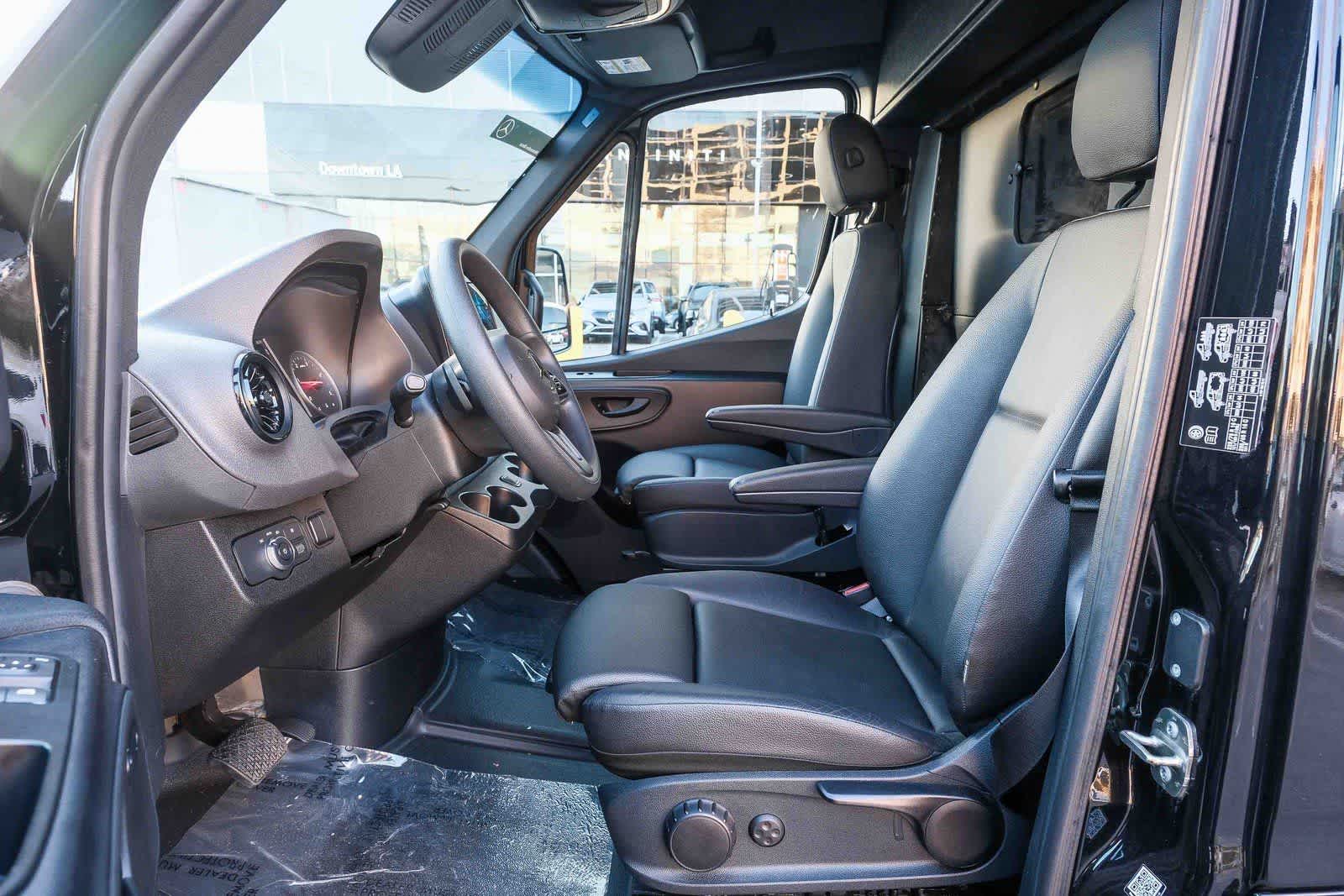 Thumbnail: 2024 Mercedes-Benz Sprinter - 21