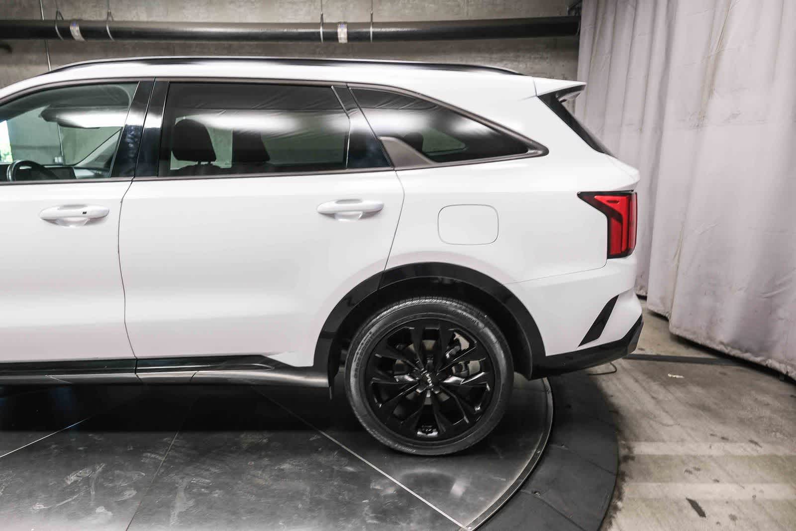 Thumbnail: 2023 Kia Sorento - 7