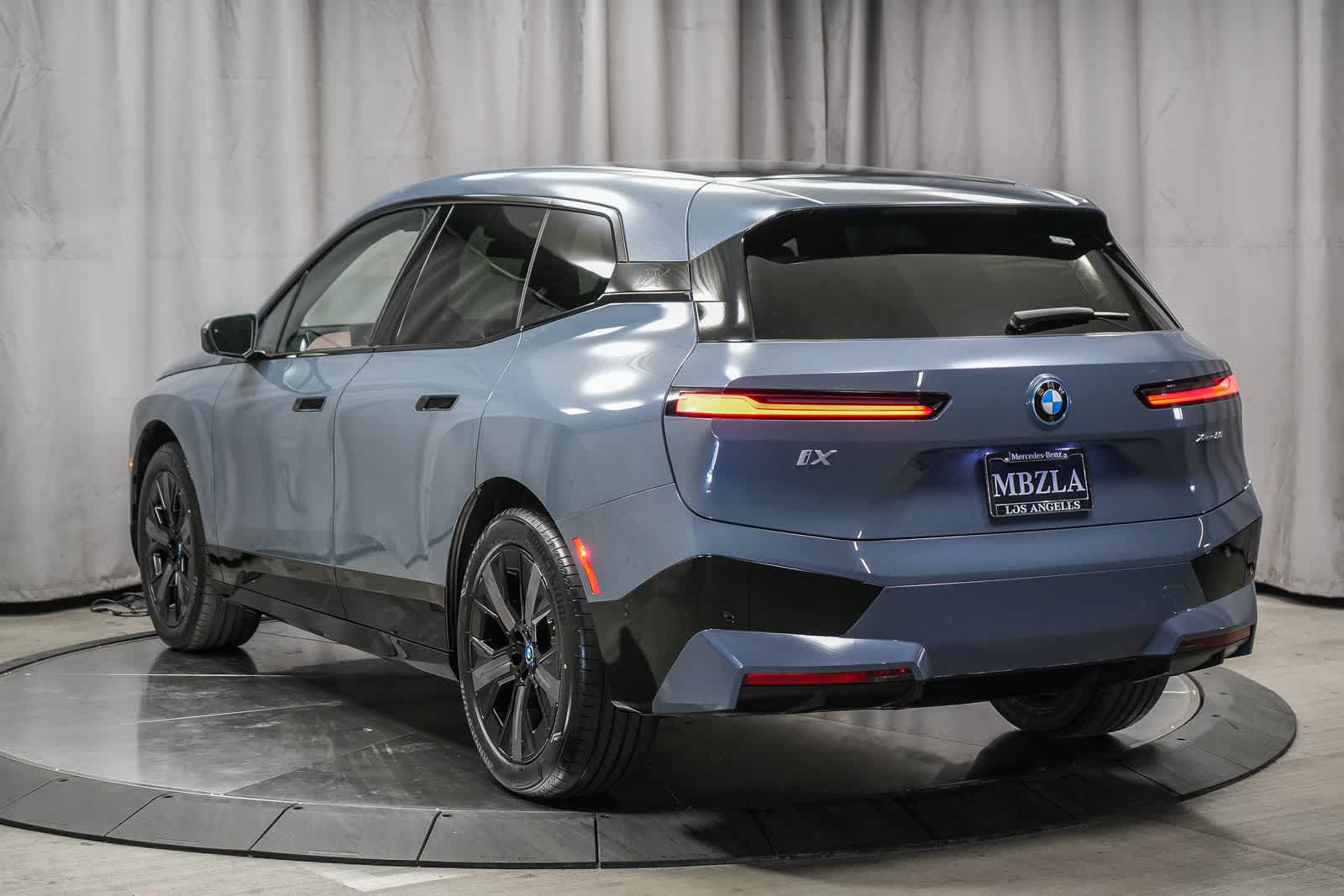 Thumbnail: 2023 BMW iX - 9