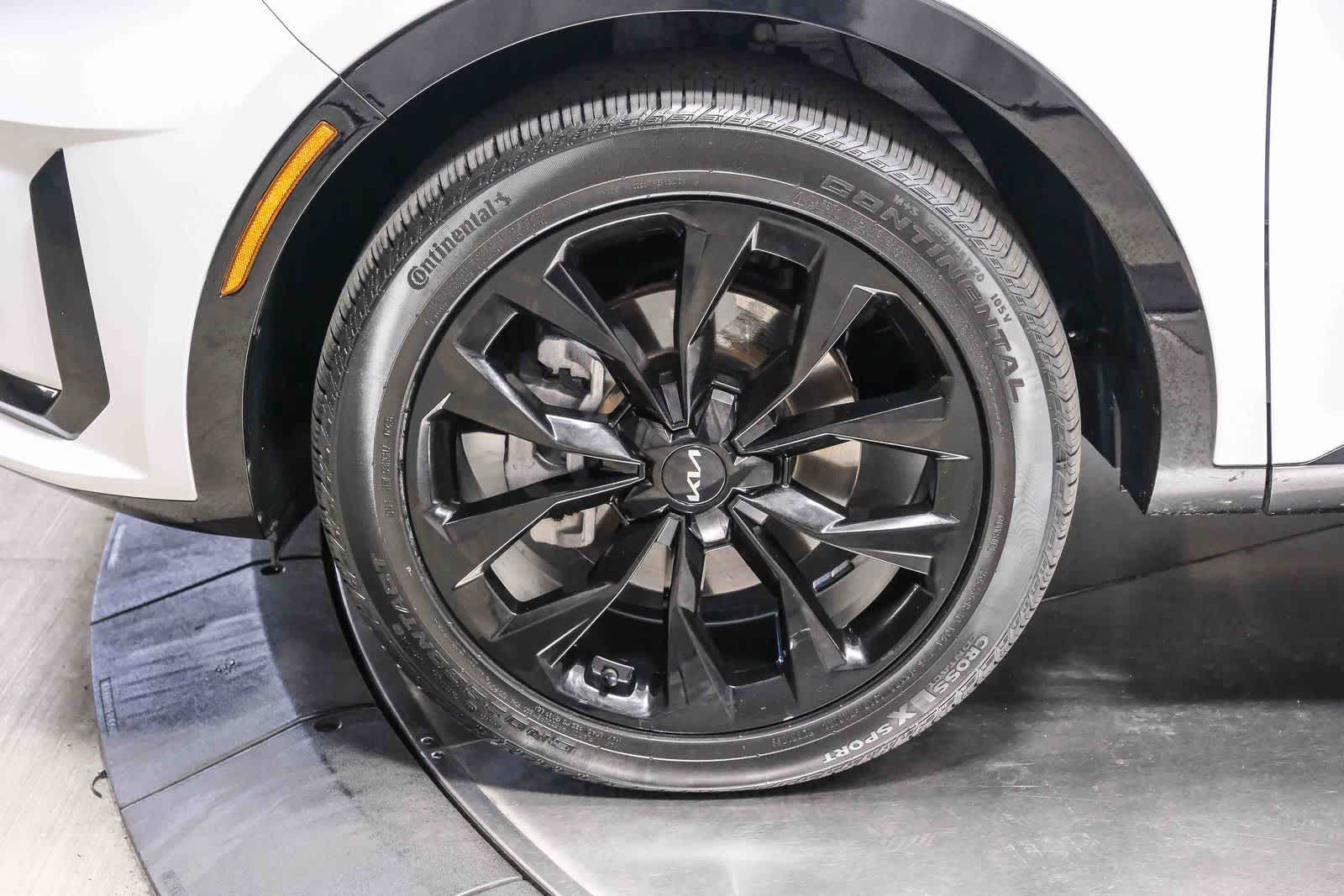 Thumbnail: 2023 Kia Sorento - 9