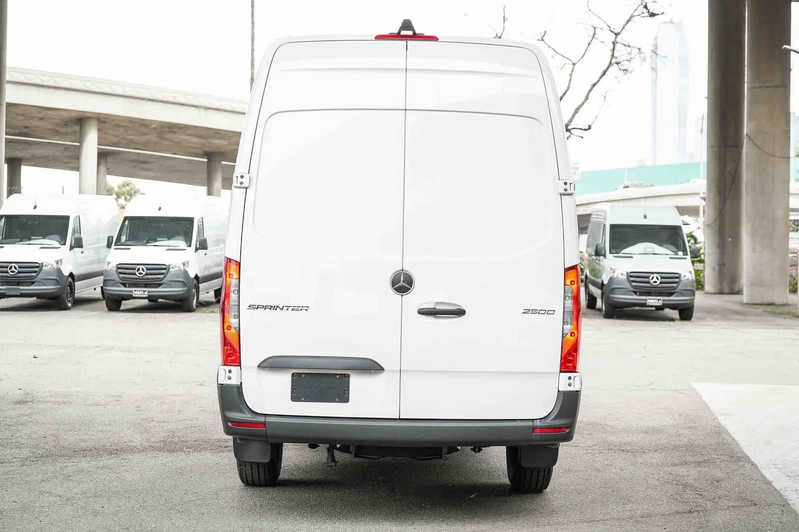 Thumbnail: 2026 Mercedes-Benz Sprinter - 7