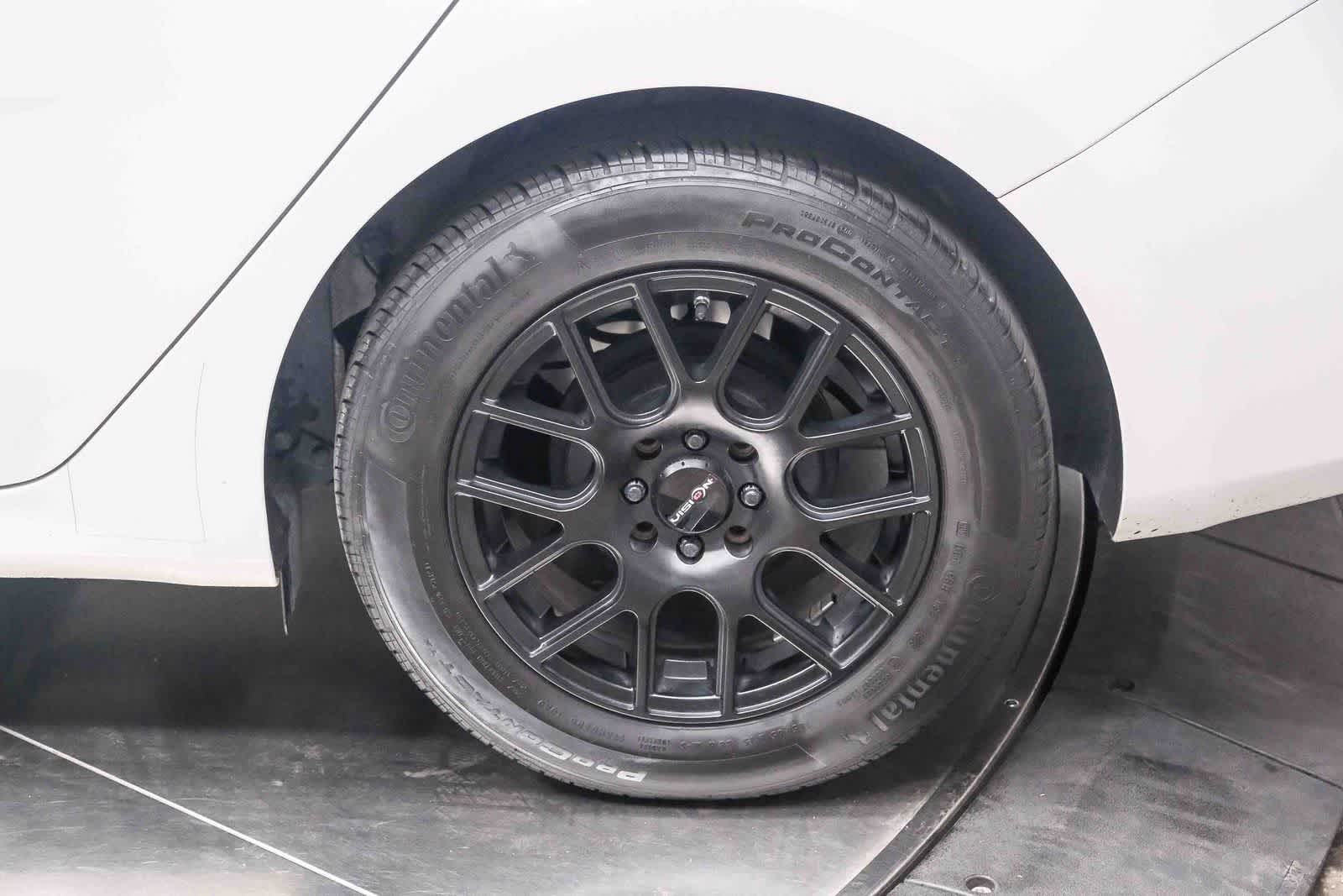 Thumbnail: 2023 Kia Rio - 9