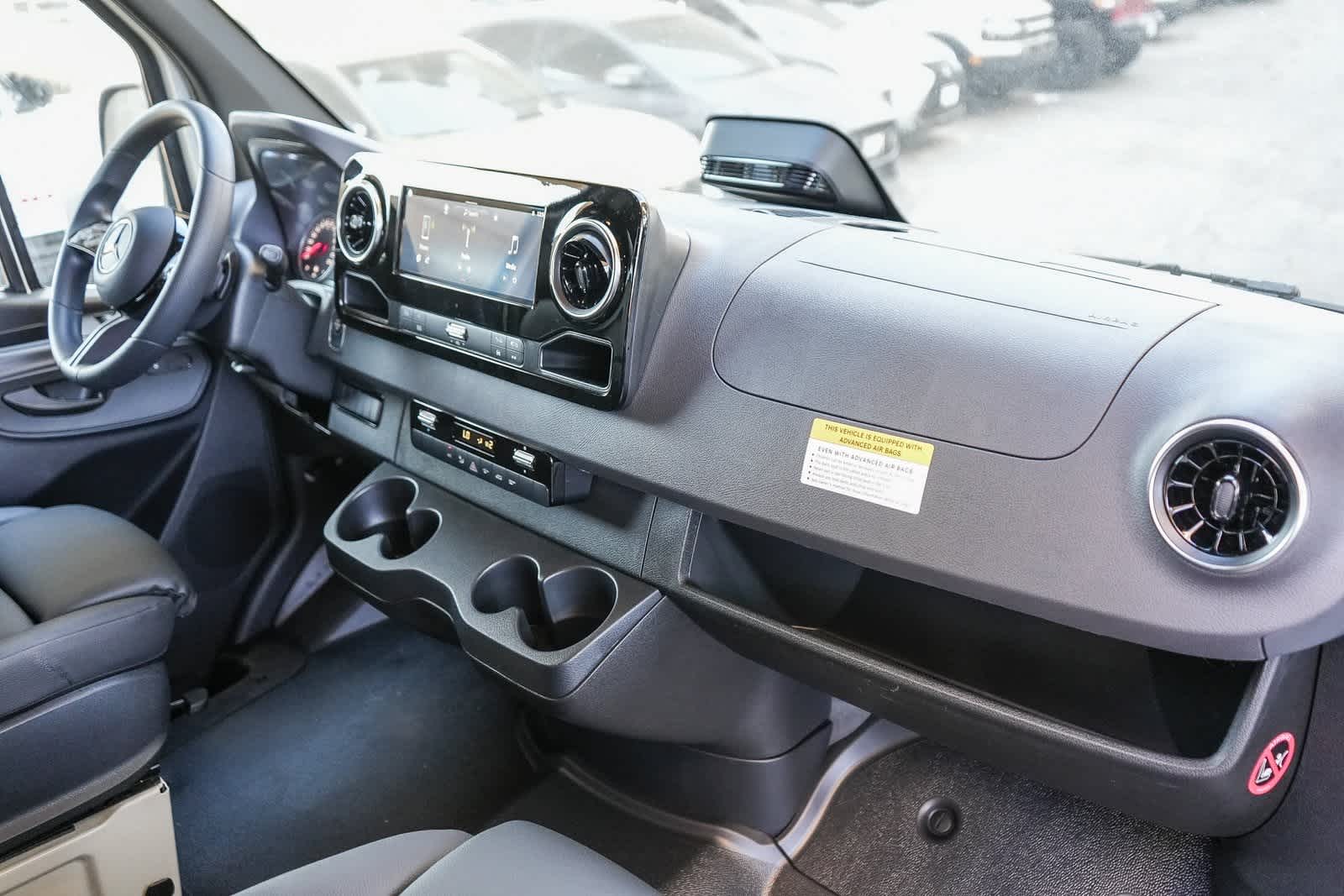 Thumbnail: 2026 Mercedes-Benz Sprinter - 13