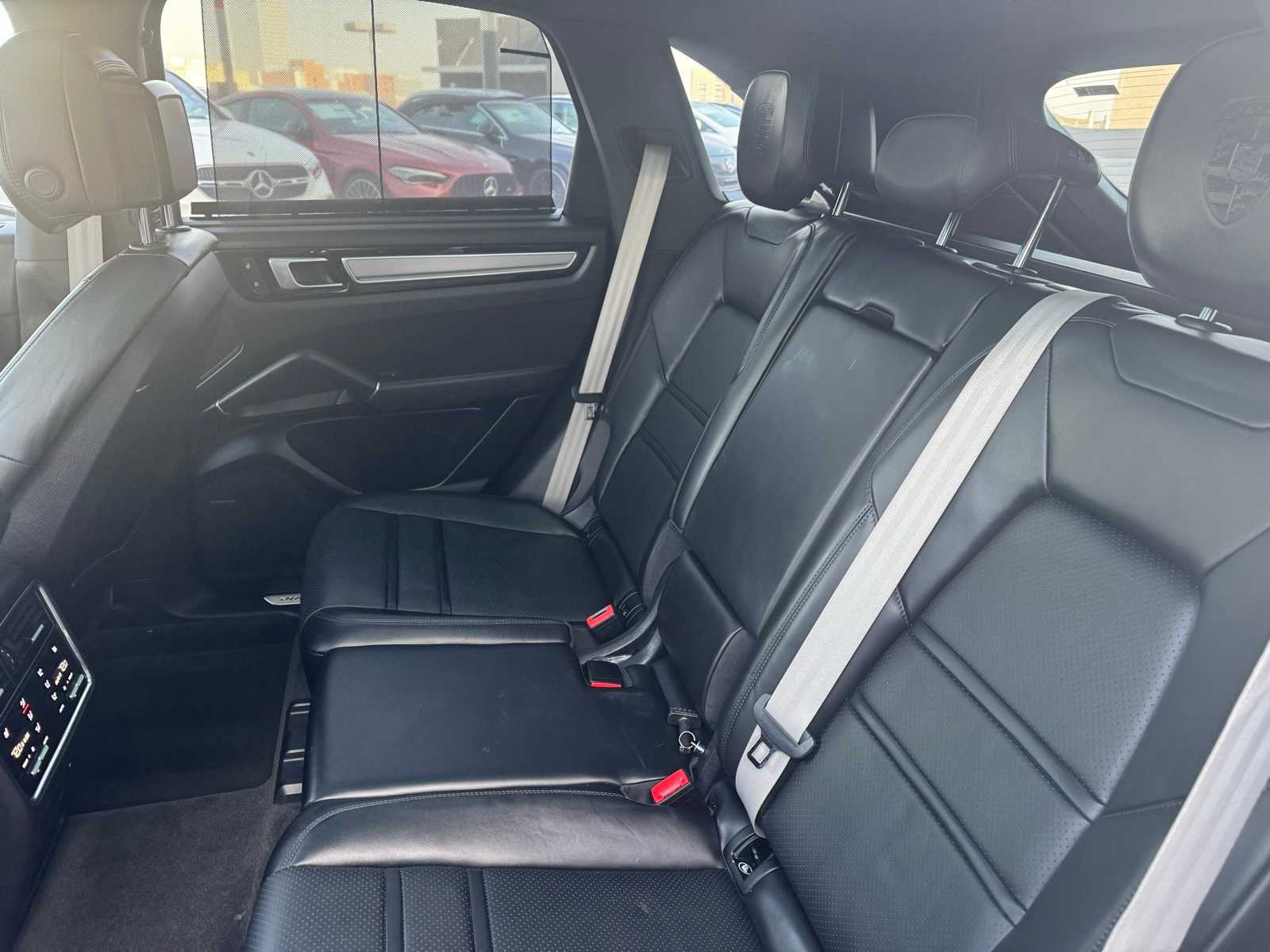 Thumbnail: 2022 Porsche Cayenne - 6