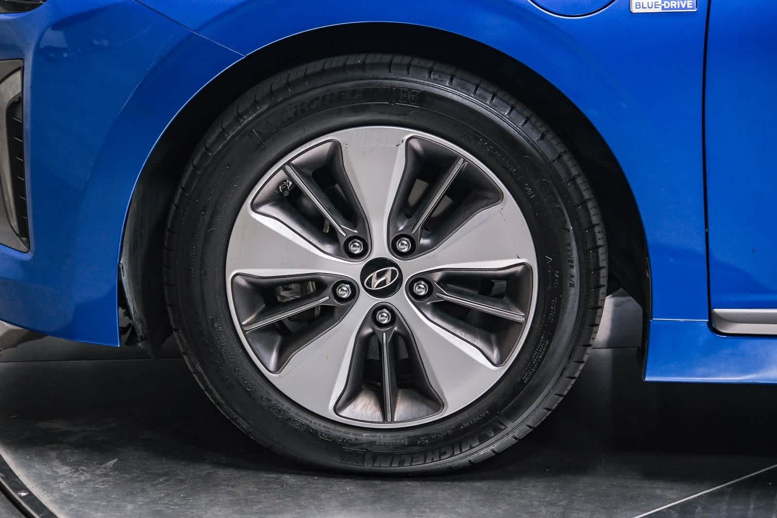 Thumbnail: 2018 Hyundai Ioniq - 10