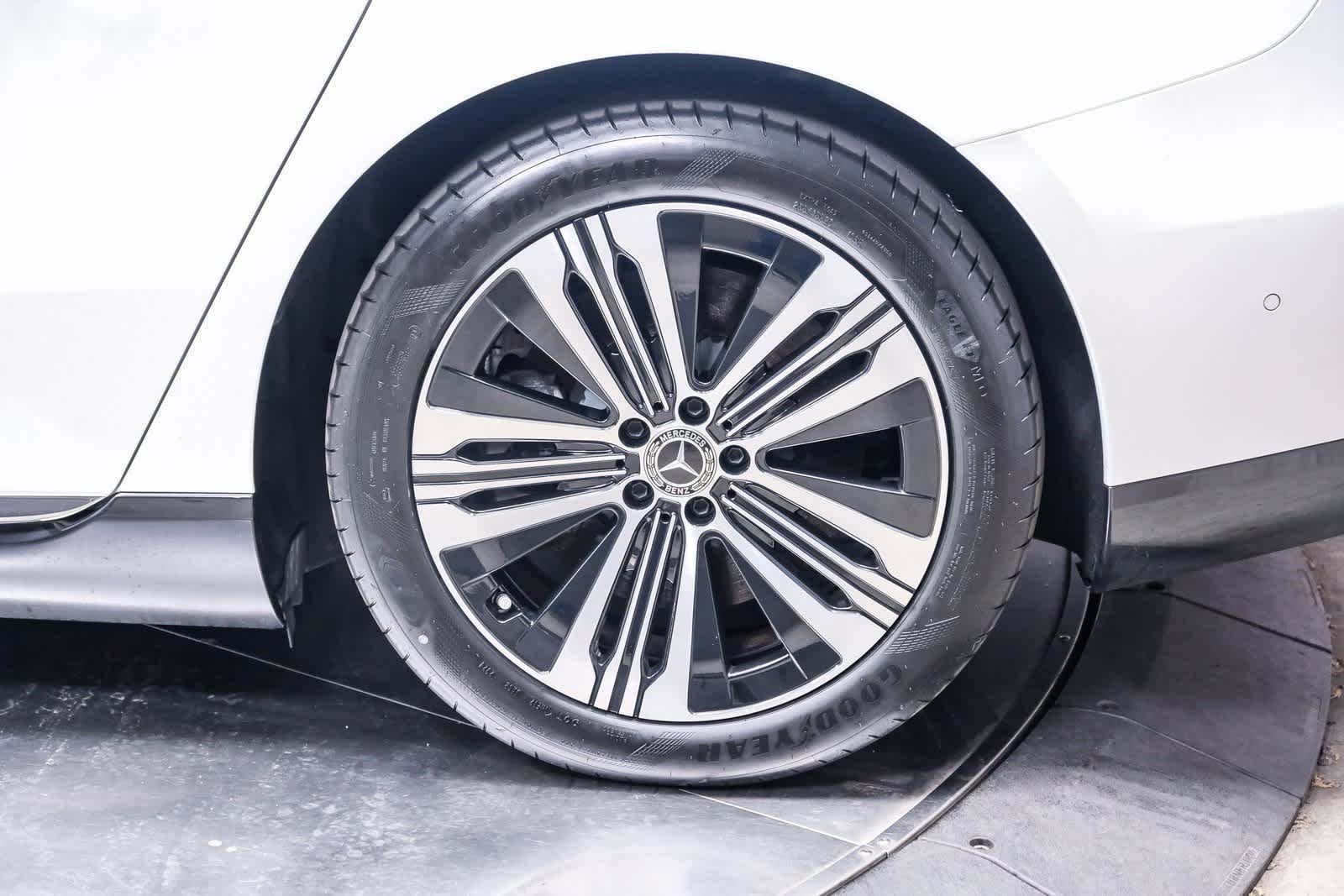 Thumbnail: 2023 Mercedes-Benz EQS - 9