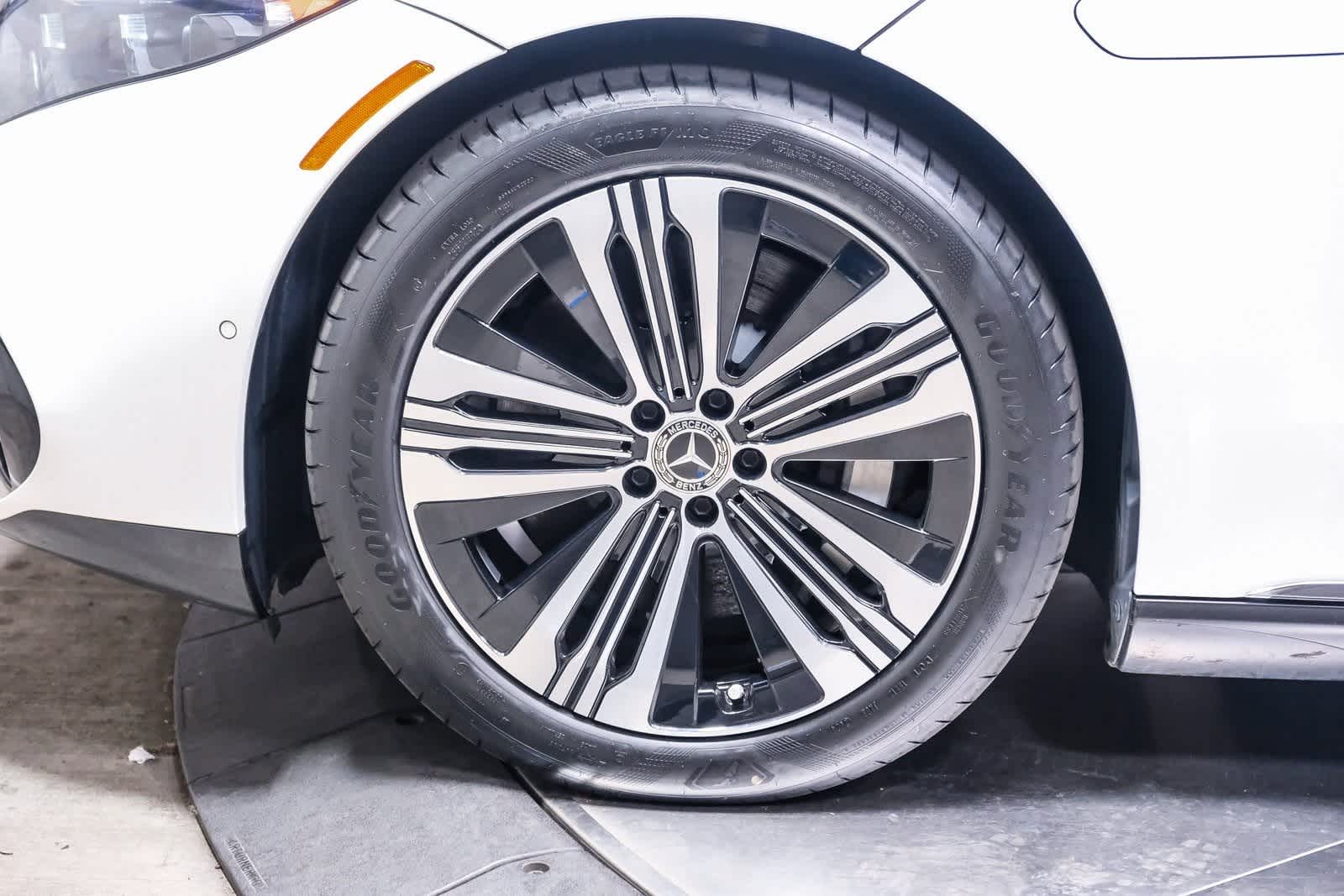 Thumbnail: 2023 Mercedes-Benz EQS - 10