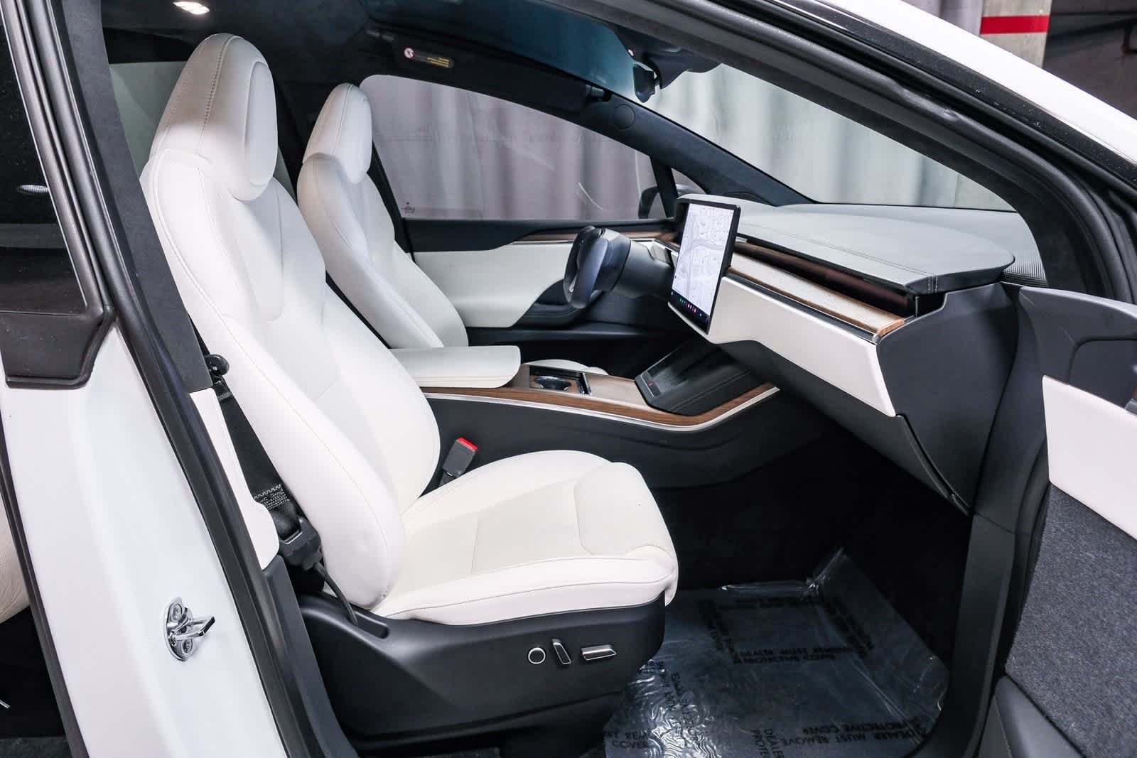 Thumbnail: 2023 Tesla Model X - 16