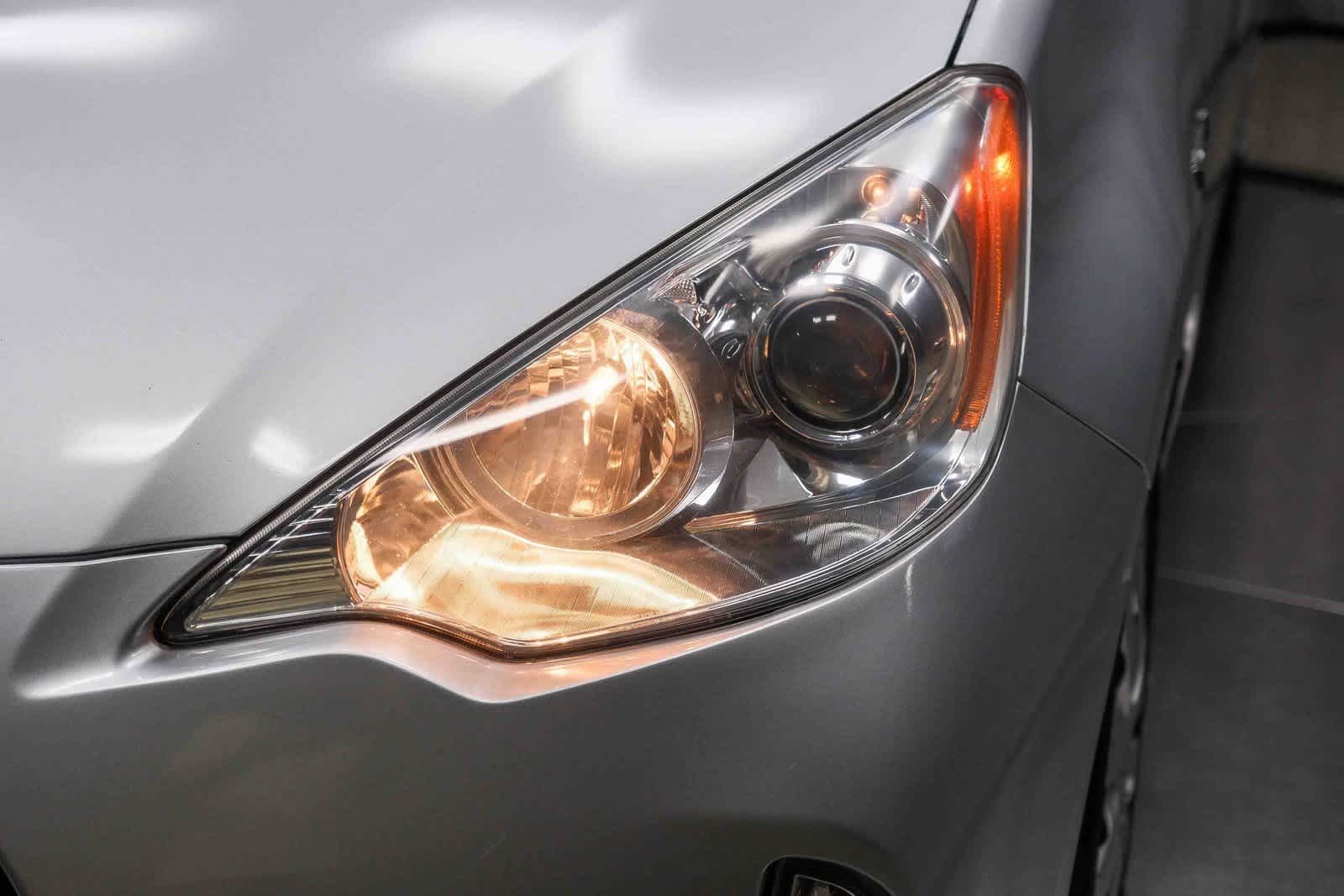 Thumbnail: 2014 Toyota Prius c - 11