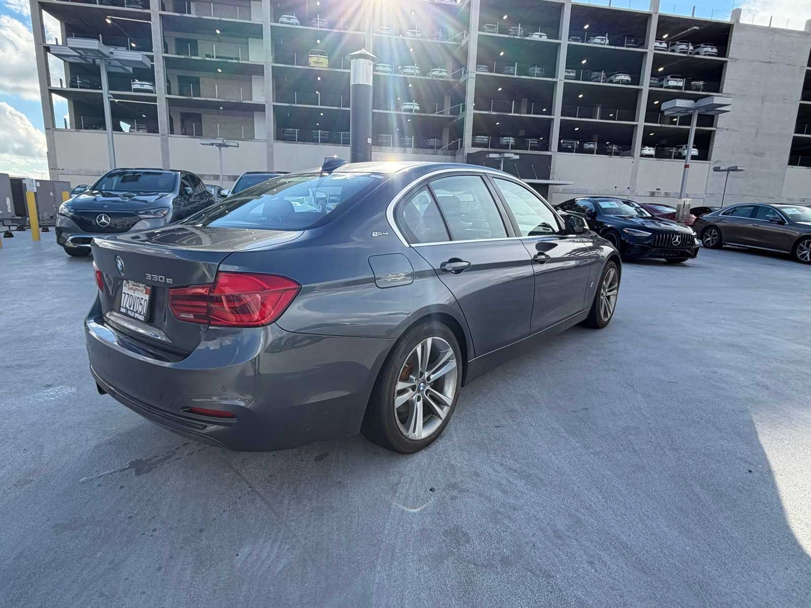 Thumbnail: 2017 BMW 3 Series - 4