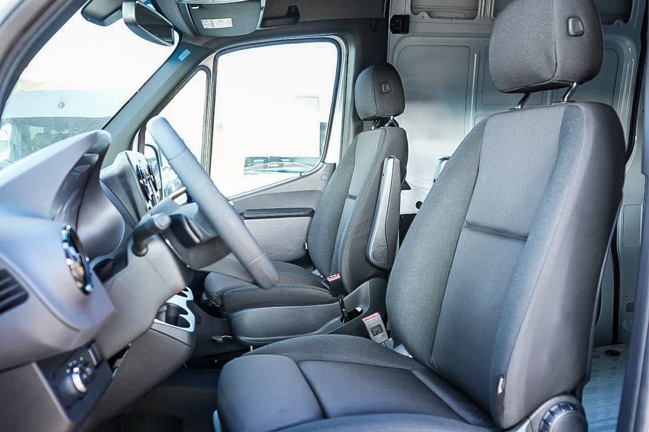 Thumbnail: 2026 Mercedes-Benz Sprinter - 16