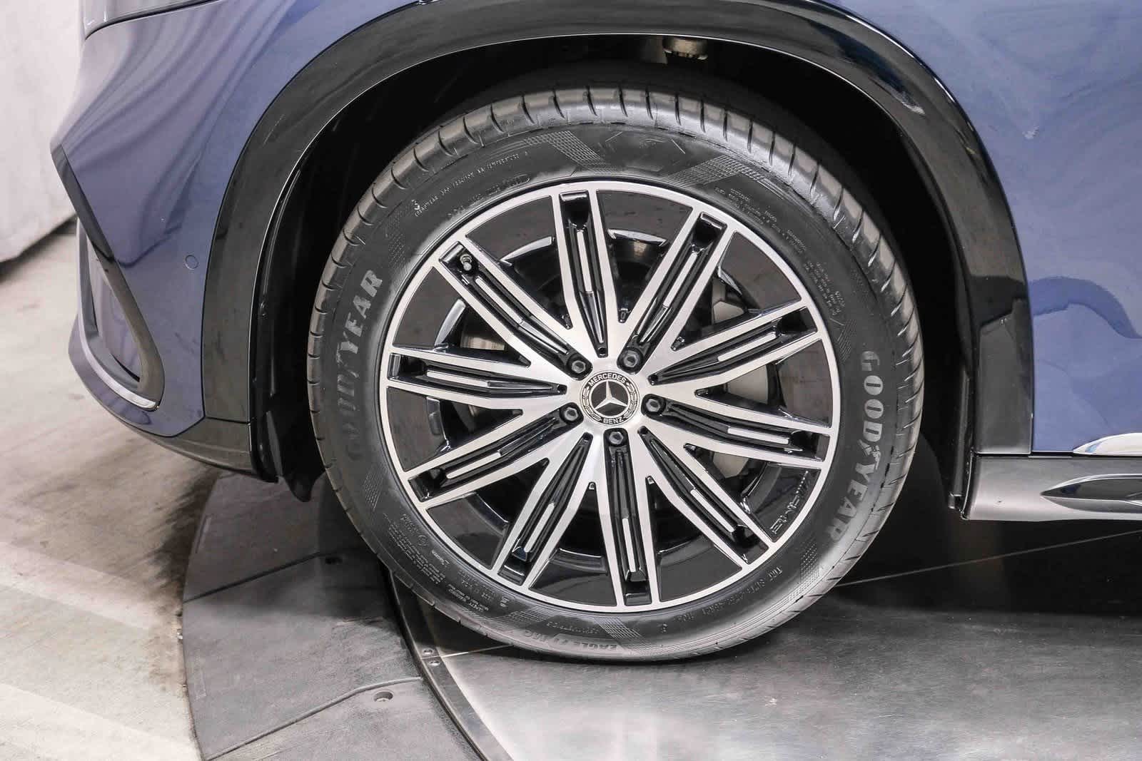 Thumbnail: 2023 Mercedes-Benz EQS - 9