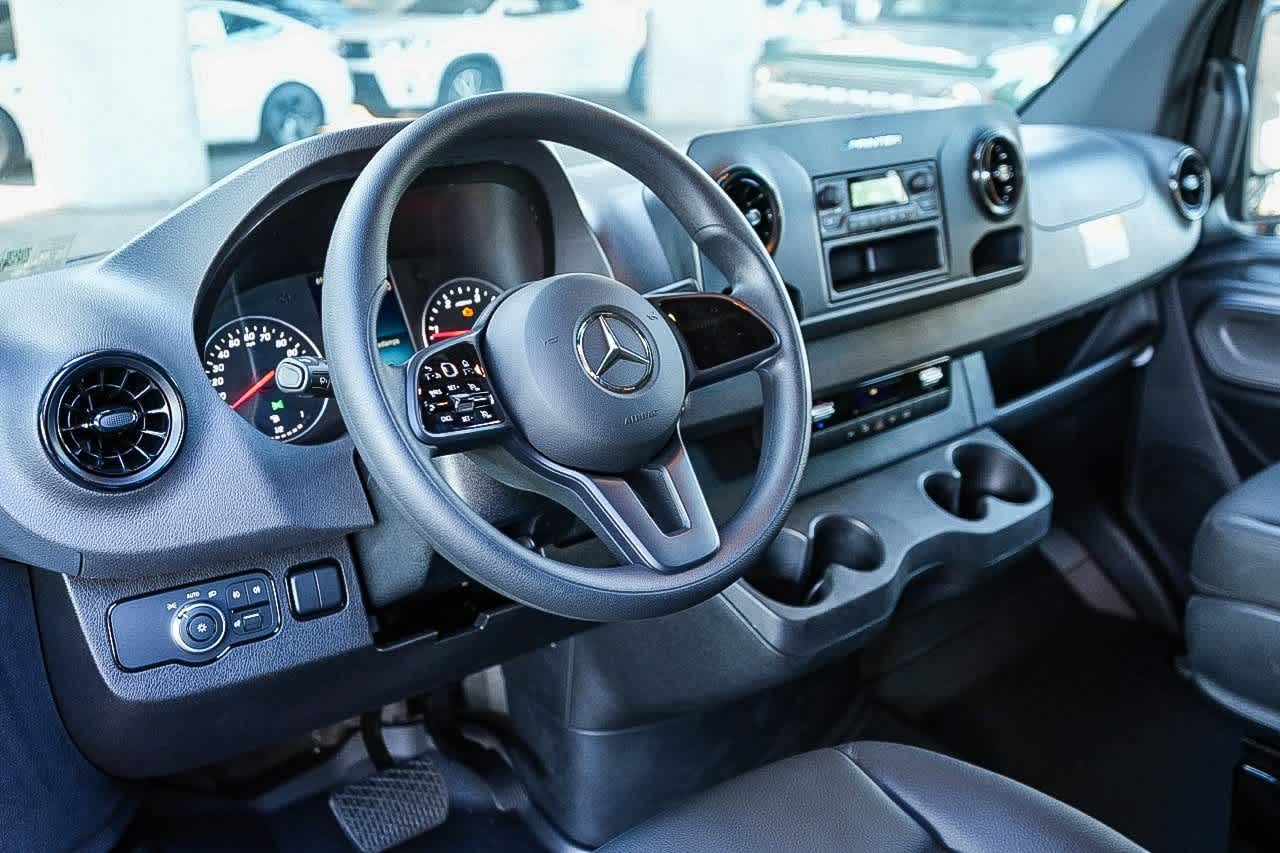 Thumbnail: 2024 Mercedes-Benz Sprinter - 12