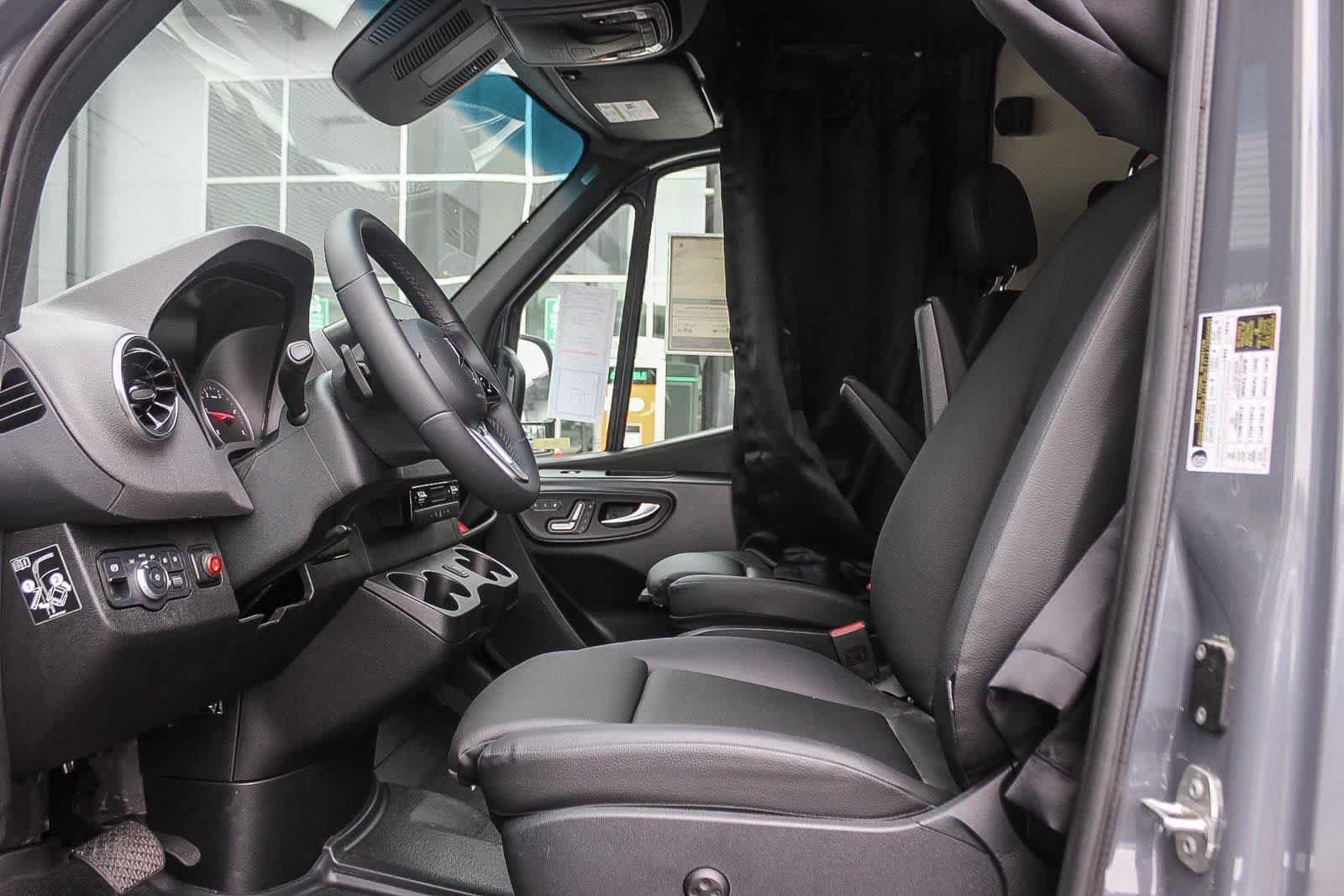 Thumbnail: 2023 Mercedes-Benz Sprinter - 30