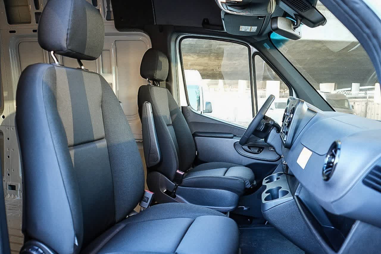 Thumbnail: 2026 Mercedes-Benz Sprinter - 15